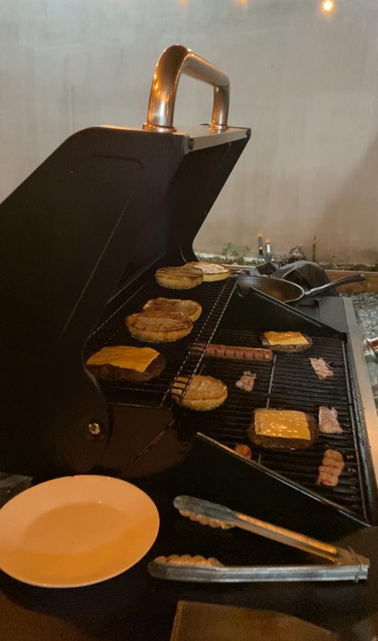 Le Moustache Grill Burguer image 3