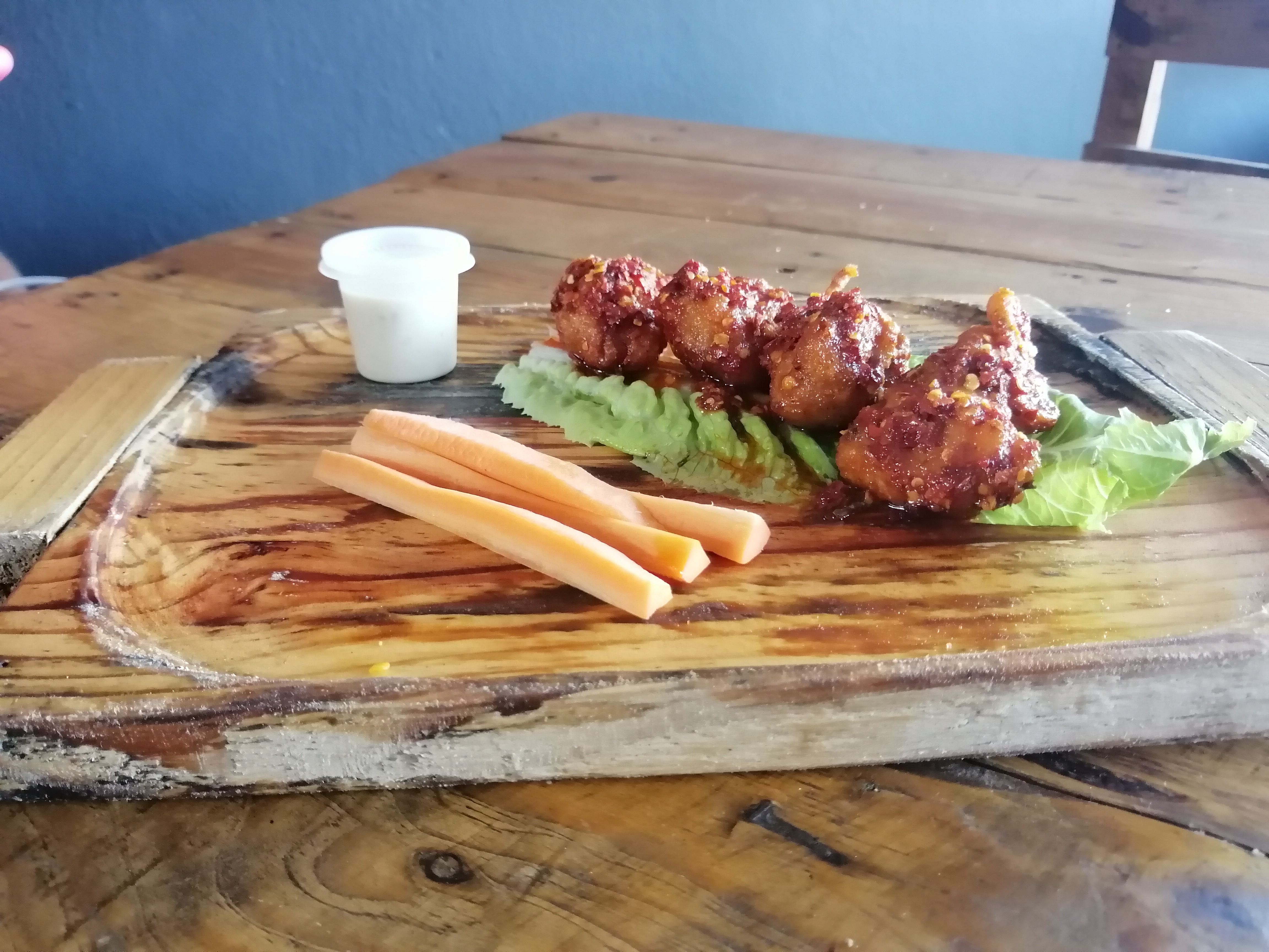 Amparo's Wings & Burger image 4