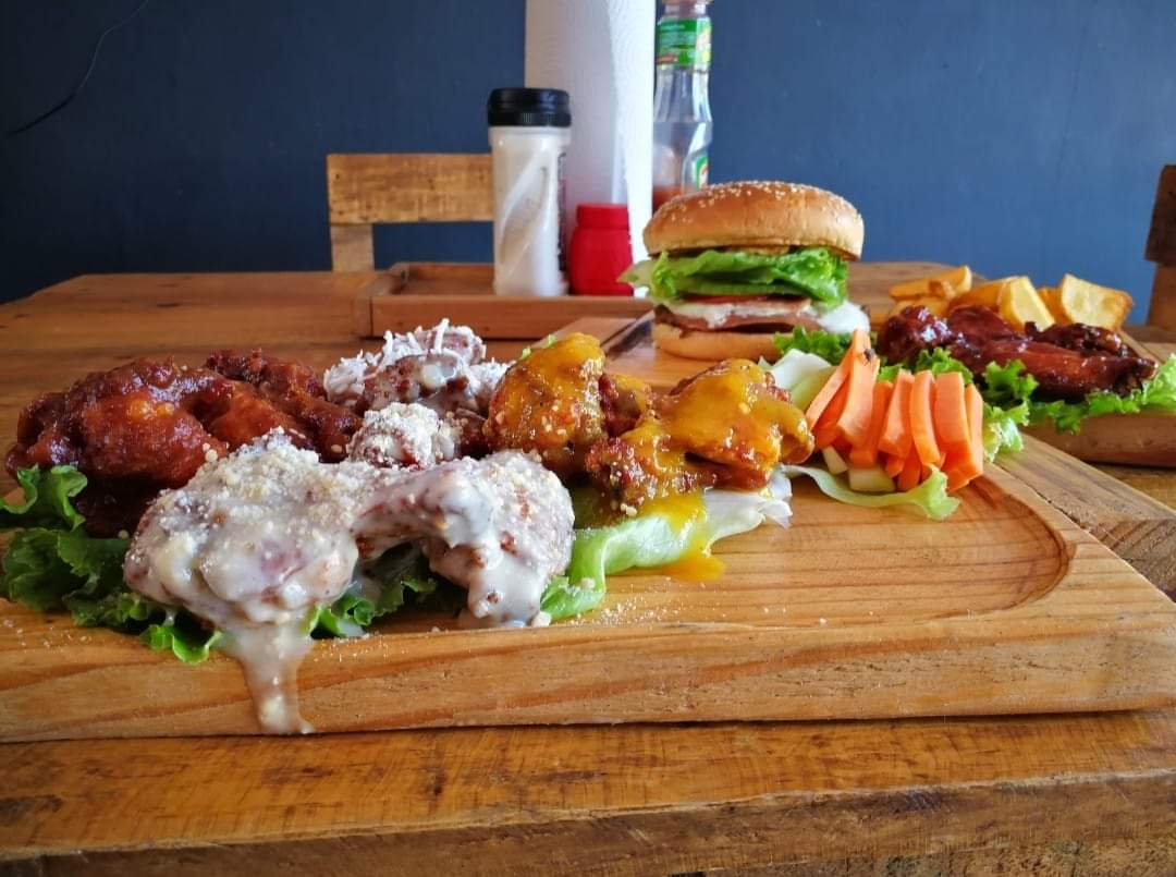 Amparo's Wings & Burger image 5