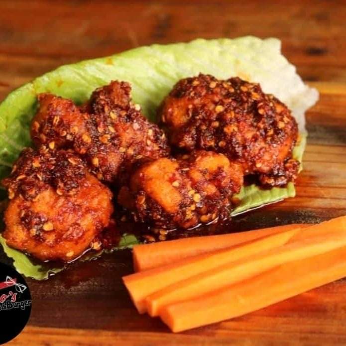 Amparo's Wings & Burger image 8