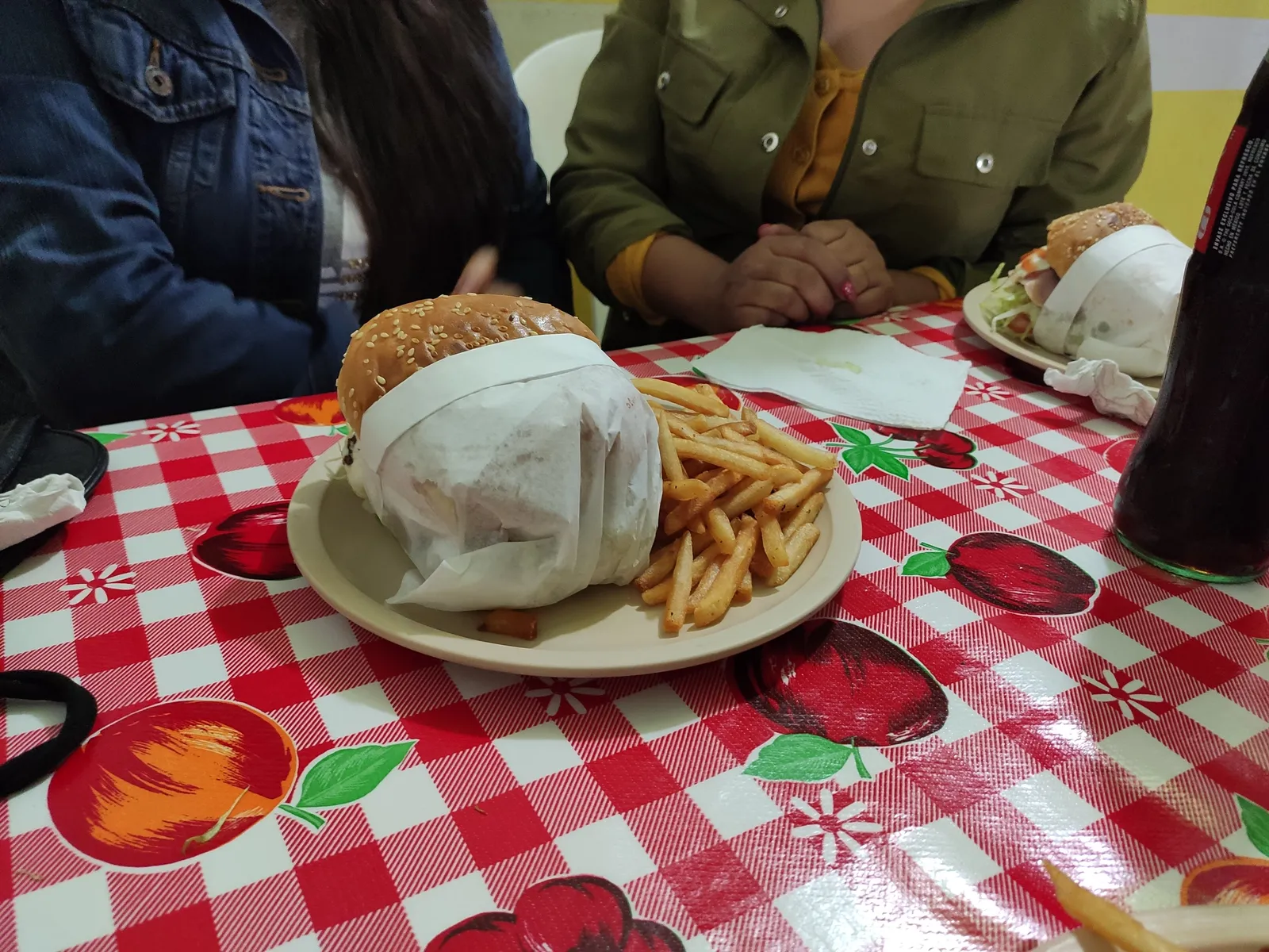 "Roki" Tortas Y Hamburguesas image 7