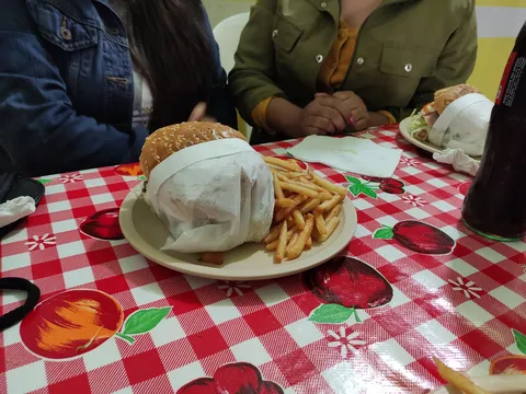 "Roki" Tortas Y Hamburguesas image 7