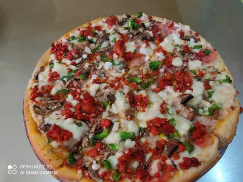 Yuves Pizza image 1