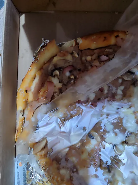 Yuves Pizza image 2