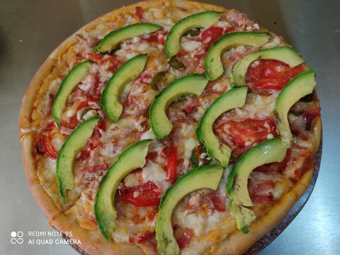 Yuves Pizza image 6