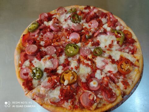 Yuves Pizza image 7