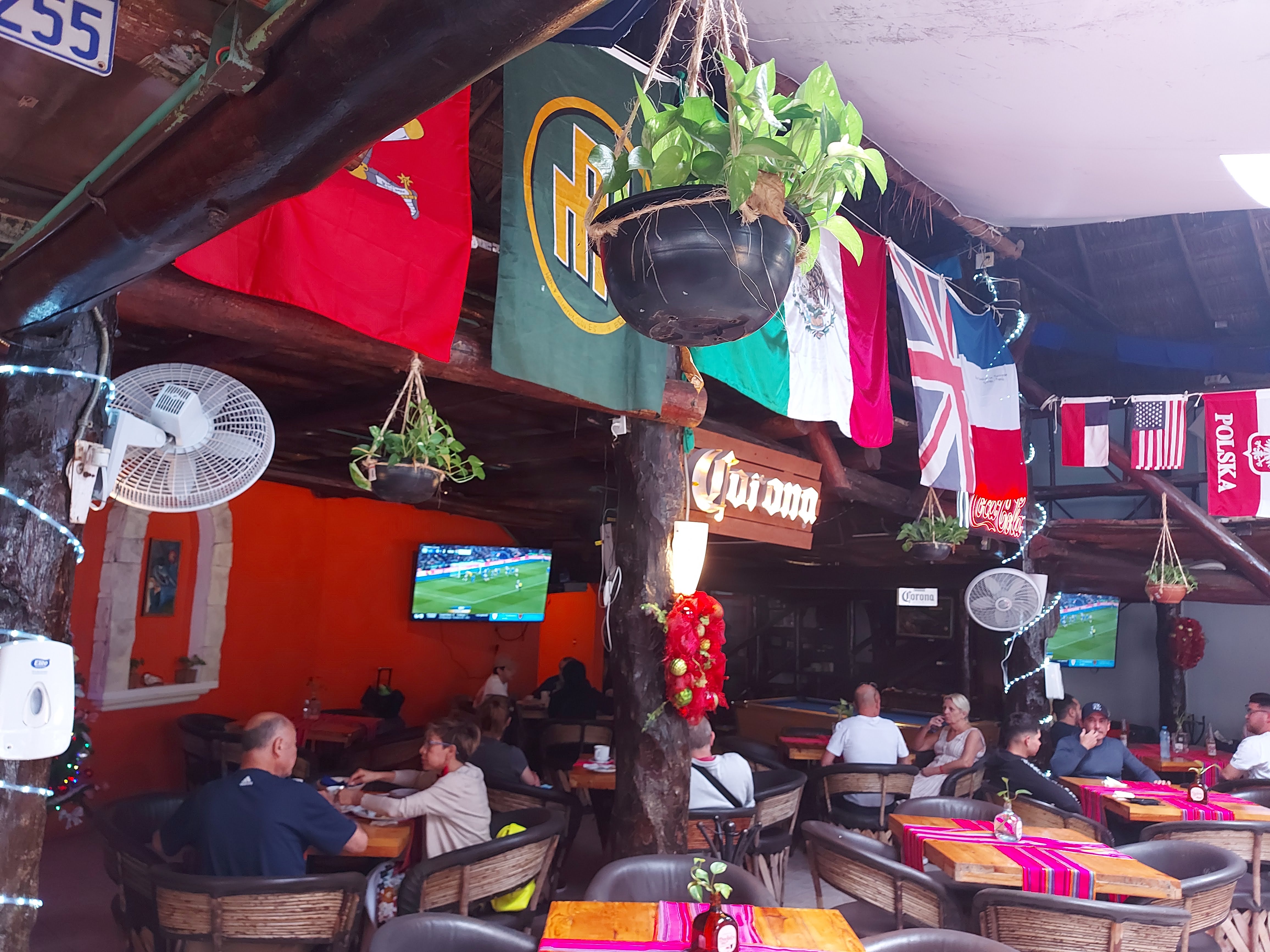 Pez Vela Restaurant image 4