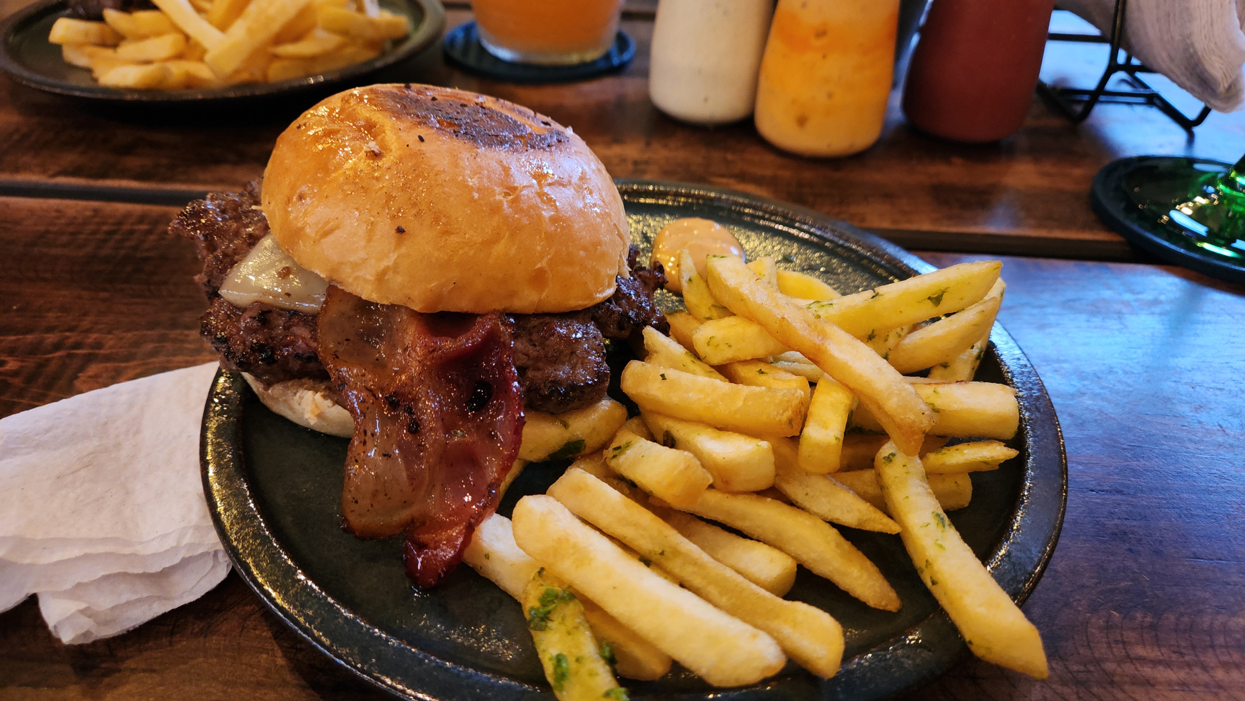 Mu. Burgerhouse AV40 | Hamburguesería en Playa del Carmen image 4