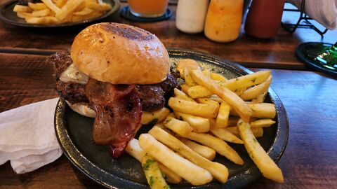 Mu. Burgerhouse AV40 | Hamburguesería en Playa del Carmen image 4