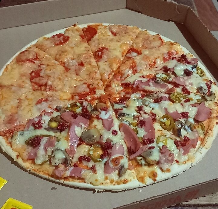 Nany's PIZZA image 3
