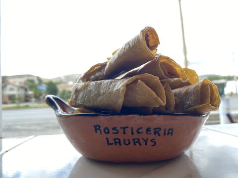 ROSTICERIA LAURIS JUNIOR image 3