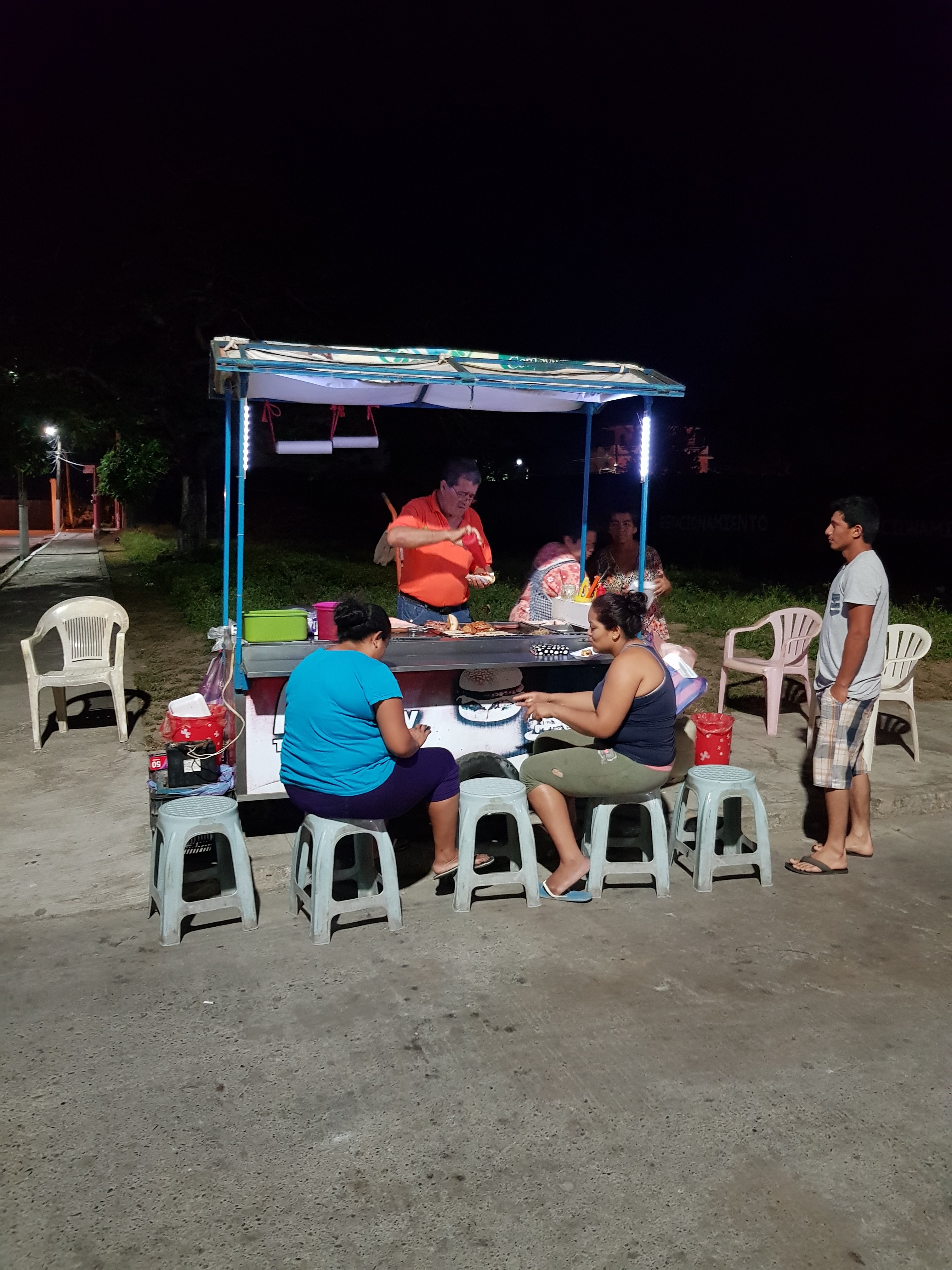 Tortas y Hotdogs "Maury" image 1