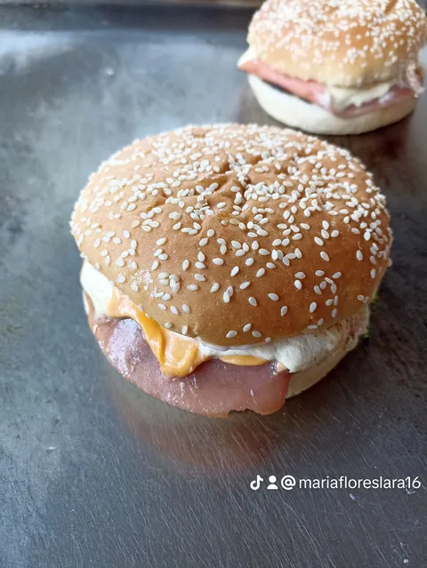 CRazy burguer image 6