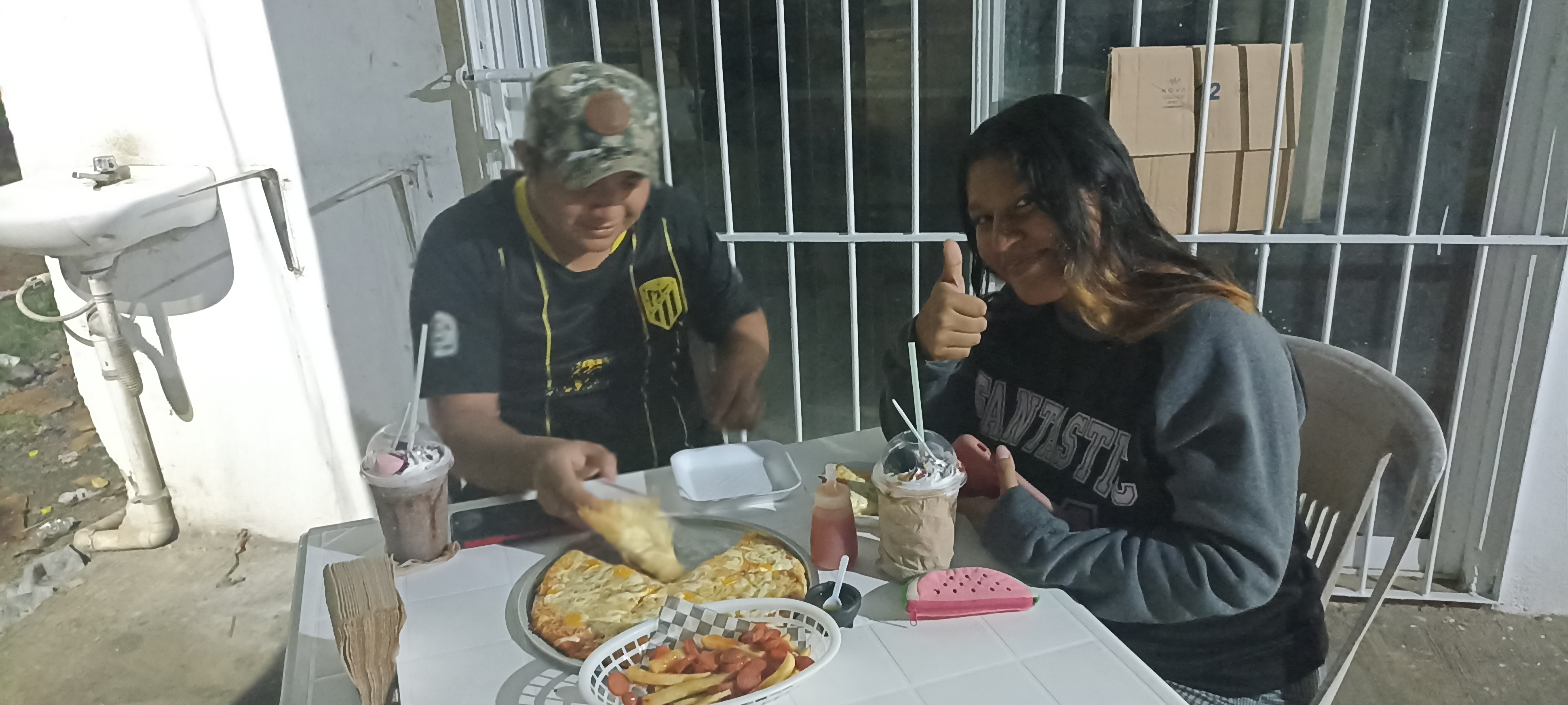 MAUI Pizzas & Food image 7