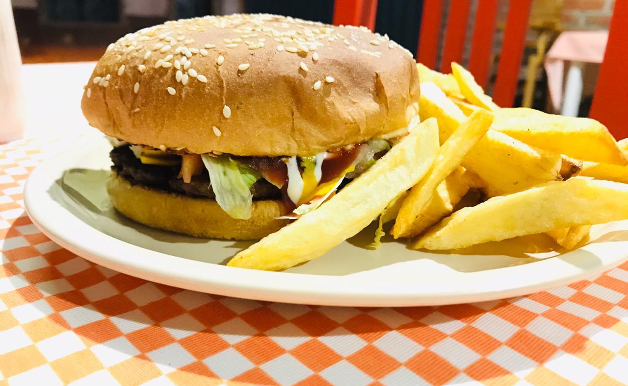 PHILA'R LONCHES & BURGERS image 2