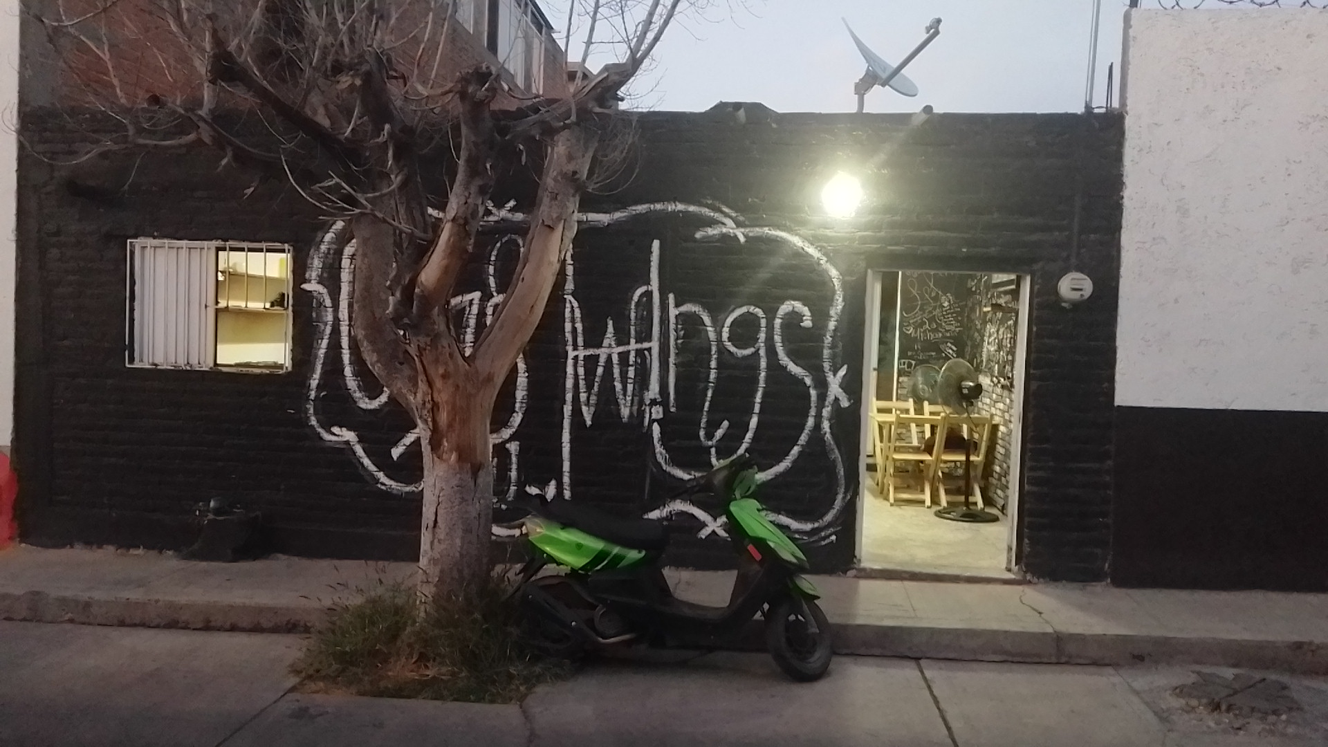 Chutis wings image 1