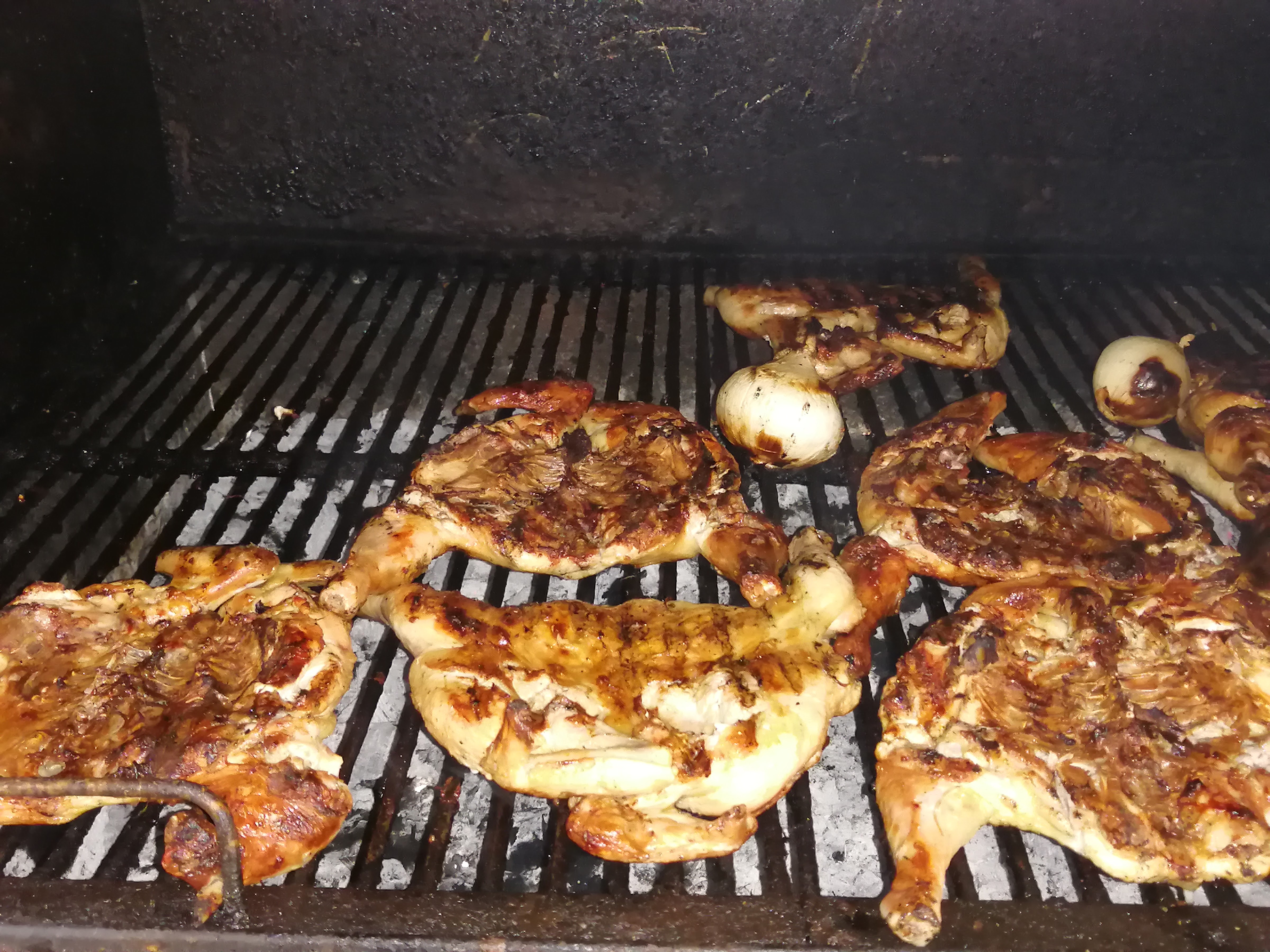 Carnes alas brasas. image 1