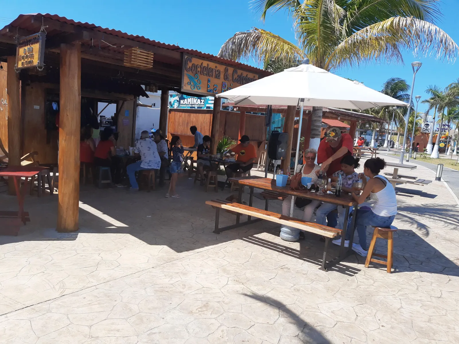 Coctelería Las Brisas image 3