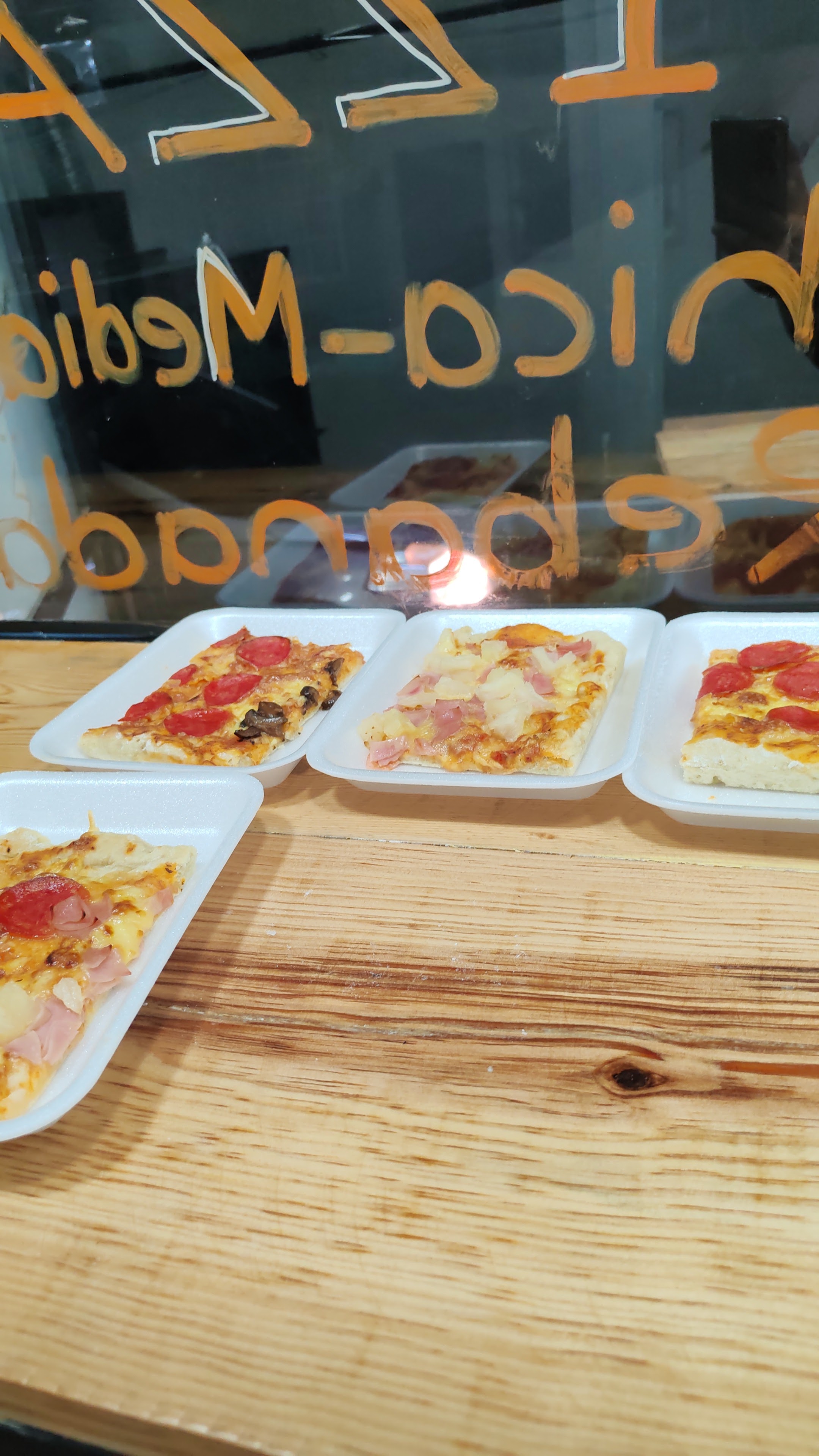 PIZZERIA LAFRAGATA una Embarcacion de sabores image 4