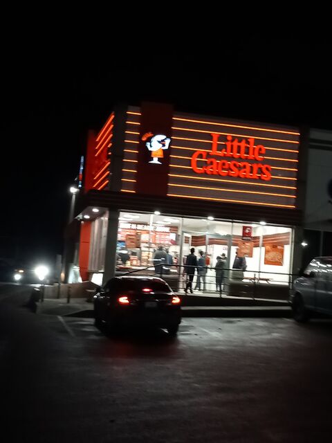 Little Caesars Maclovio image 3