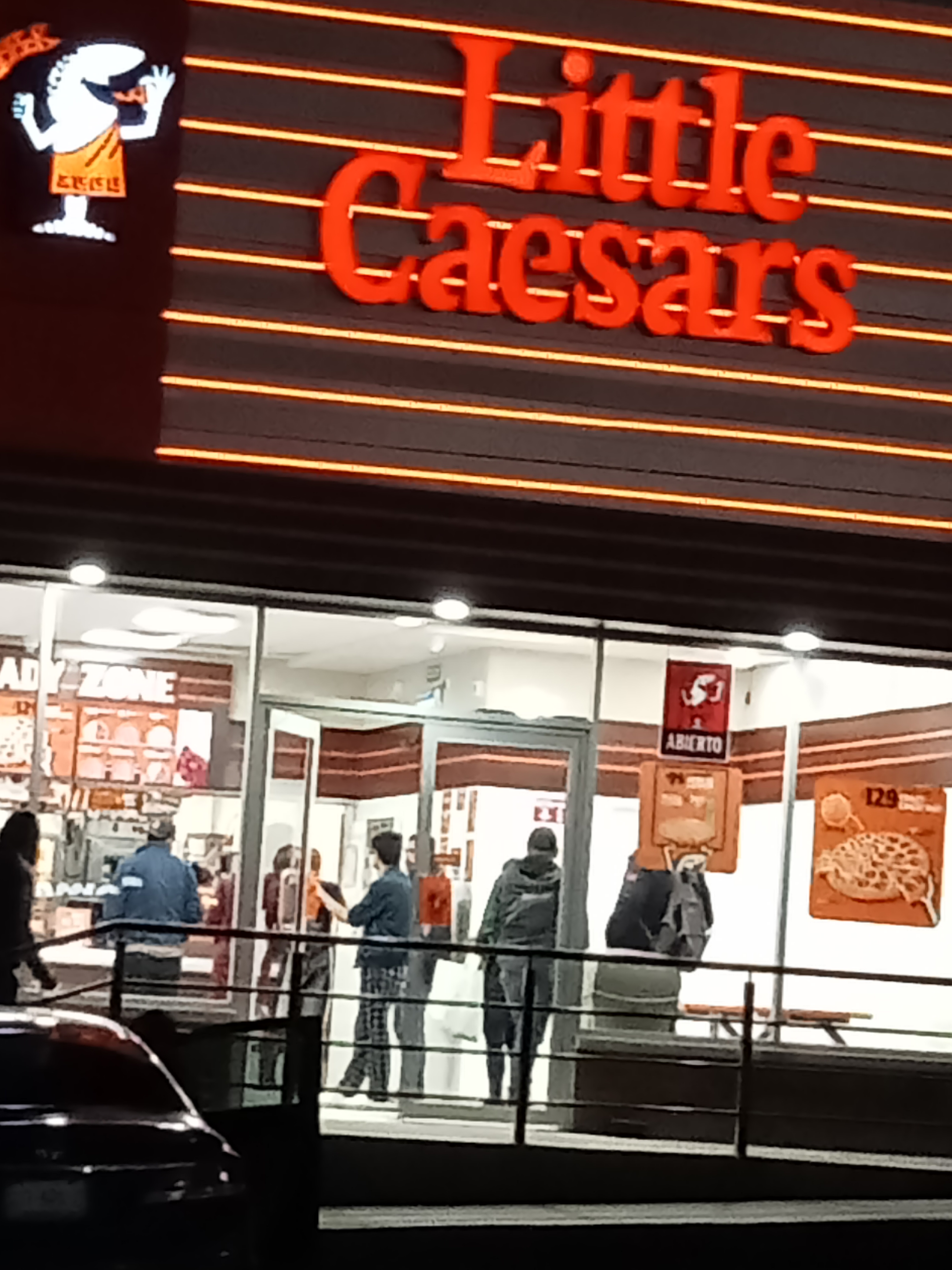 Little Caesars Maclovio image 5
