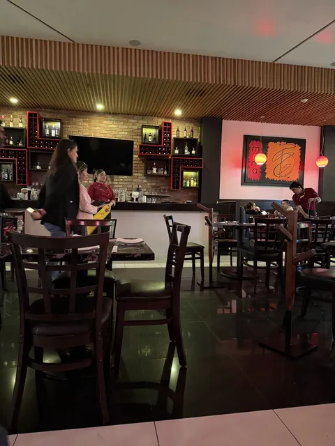 Moma Sushi + Pizza (Sendero) image 5