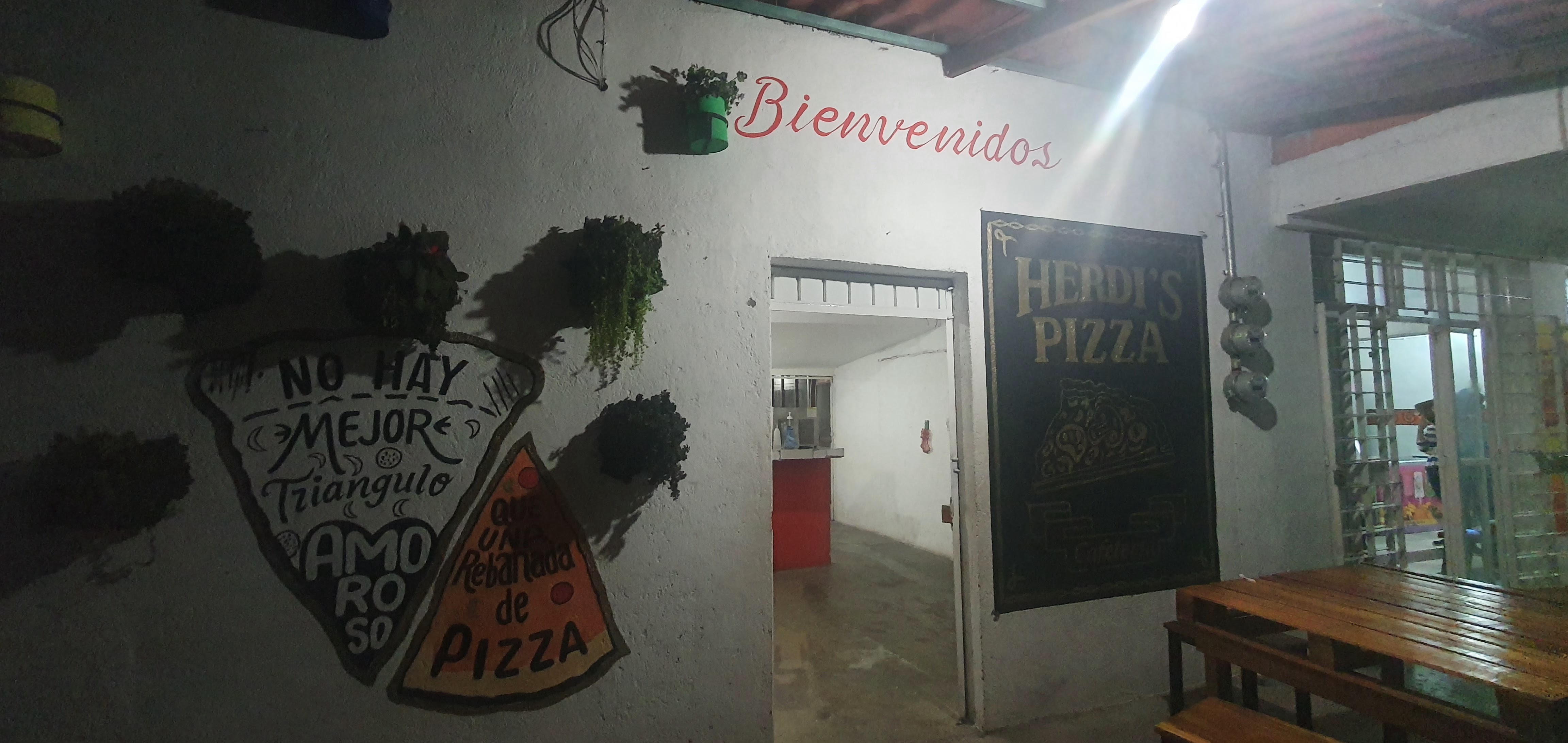 Herdi's pizza image 1