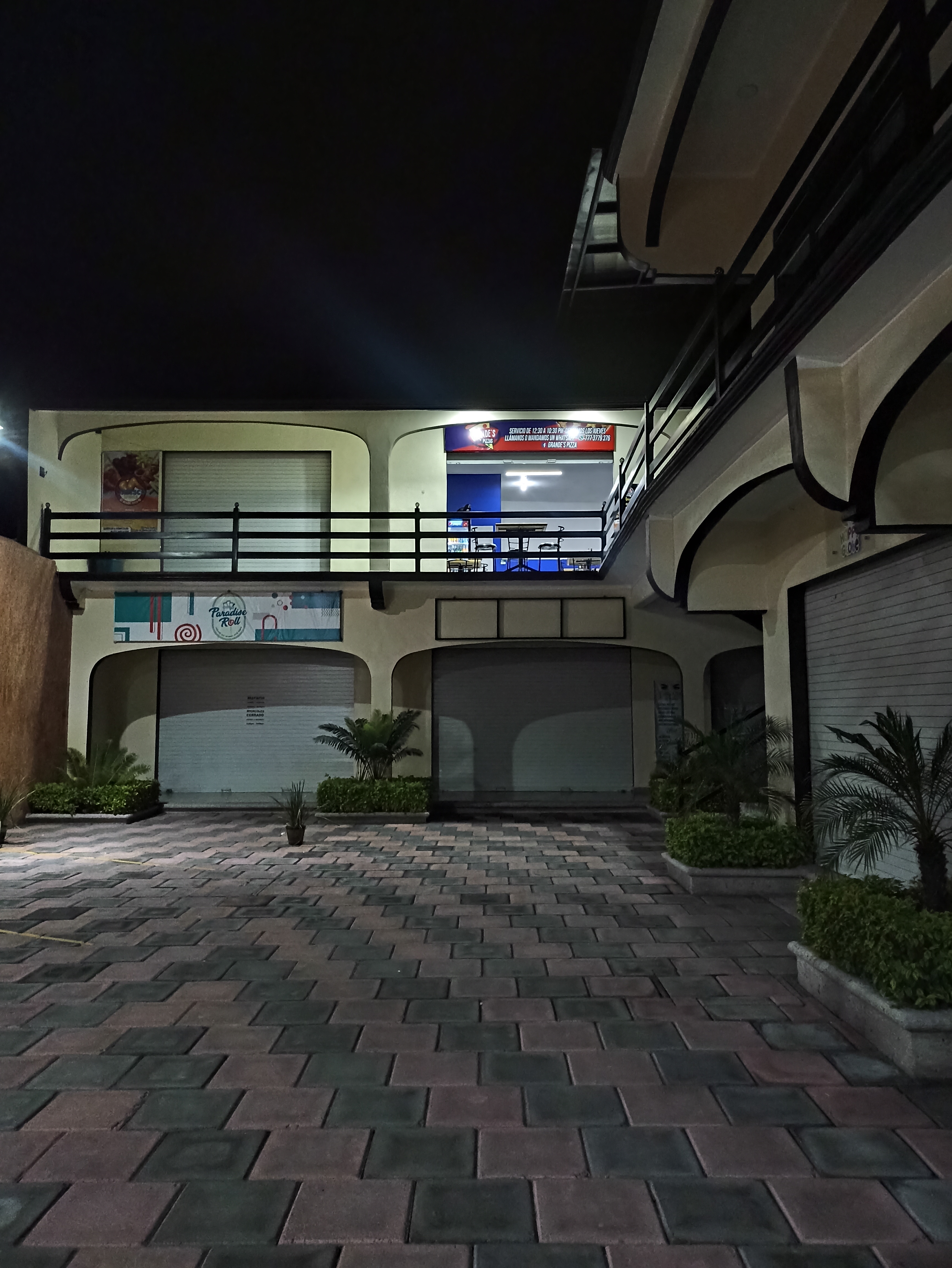 GRANDES PIZZA image 6