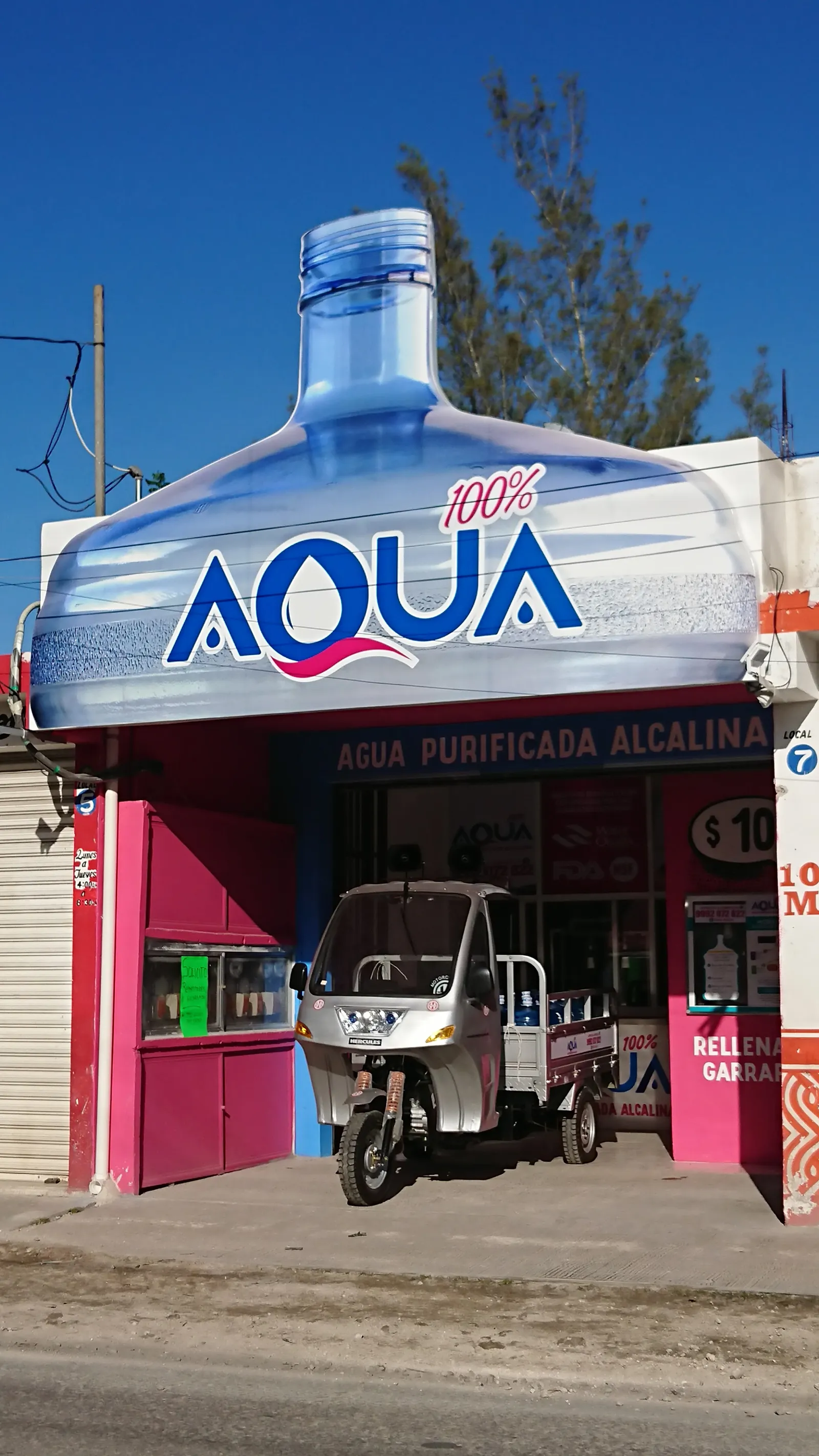 100% AQUA image 3
