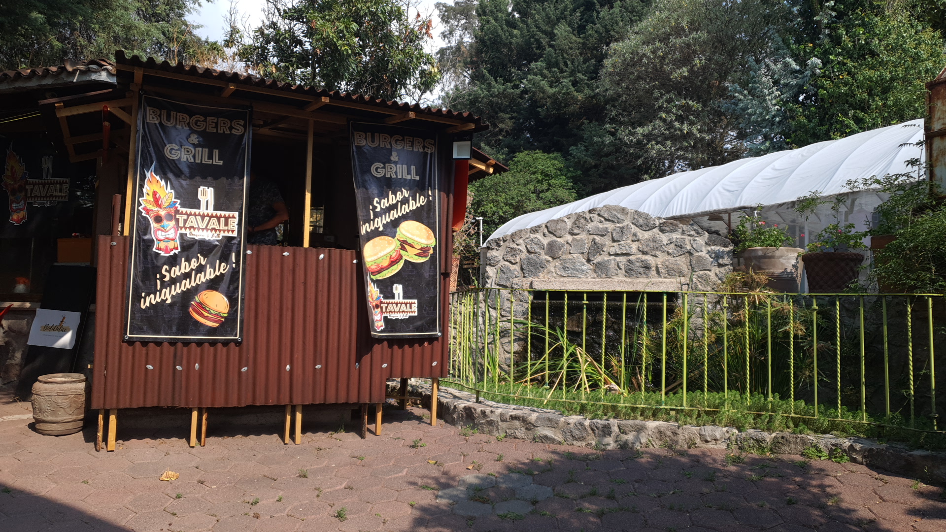 Tavale's burgers and grill image 1