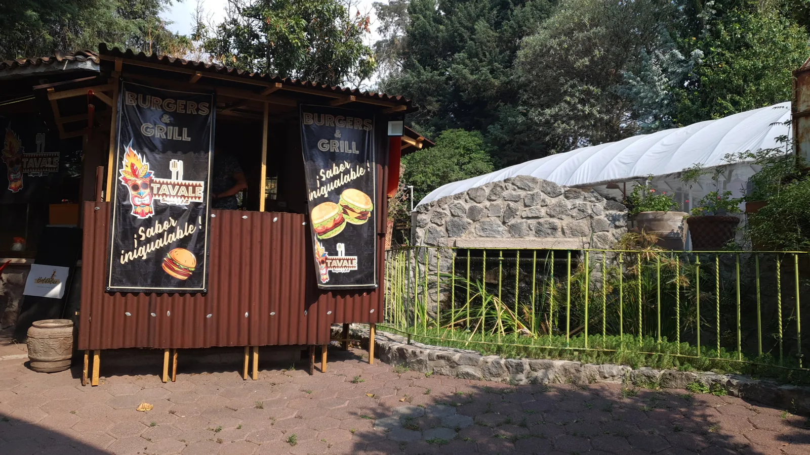 Tavale's burgers and grill image 1
