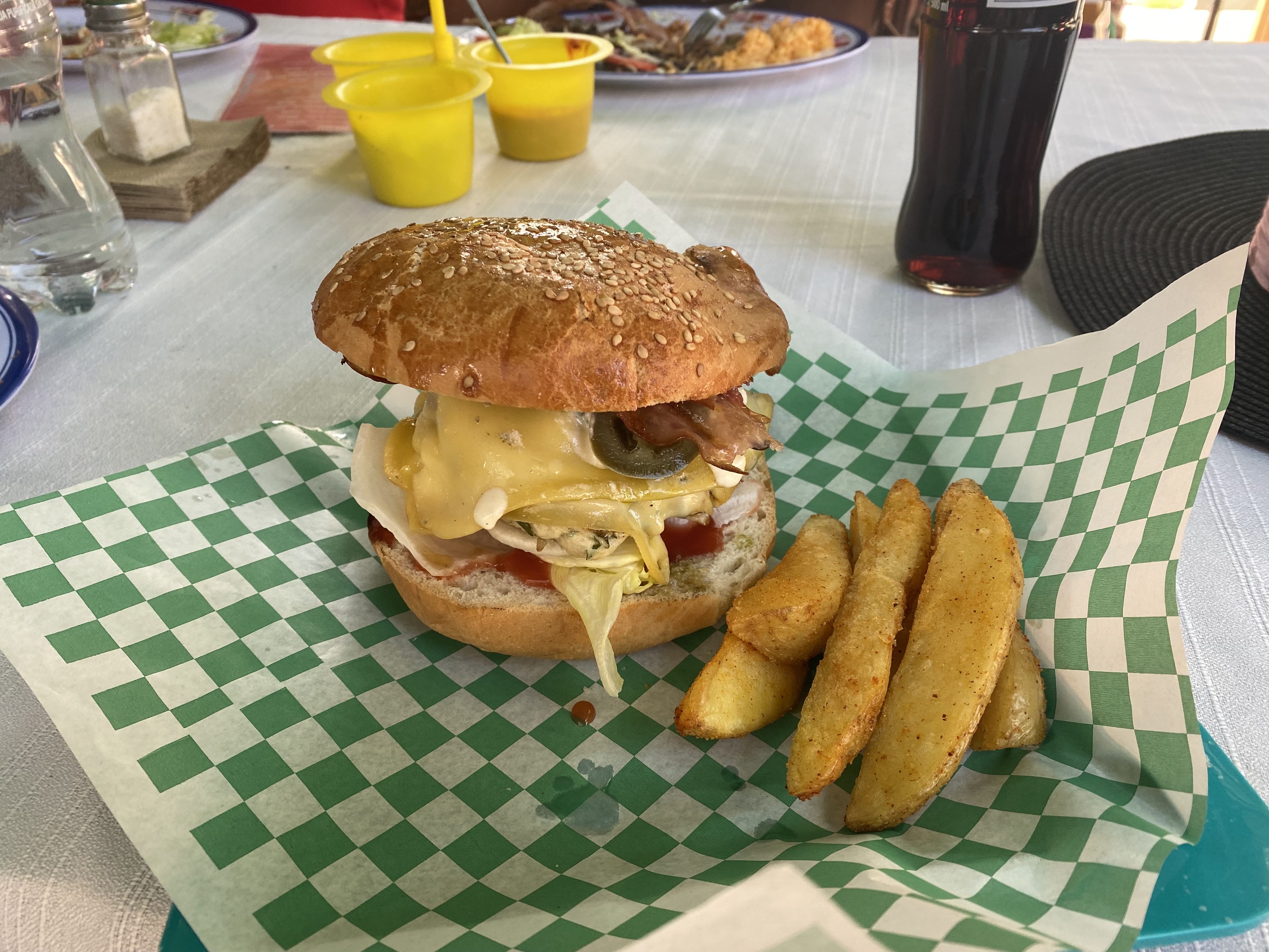 Tavale's burgers and grill image 2