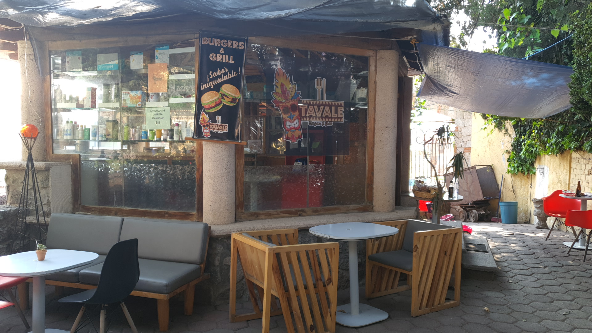 Tavale's burgers and grill image 5