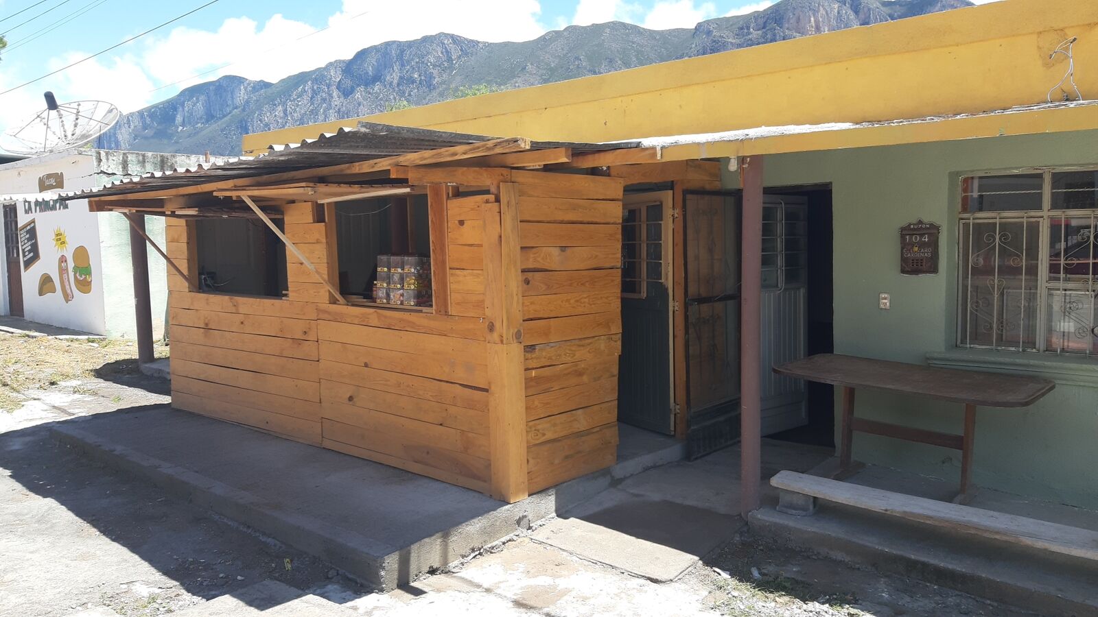 LAS DOS CARNALAS image 2