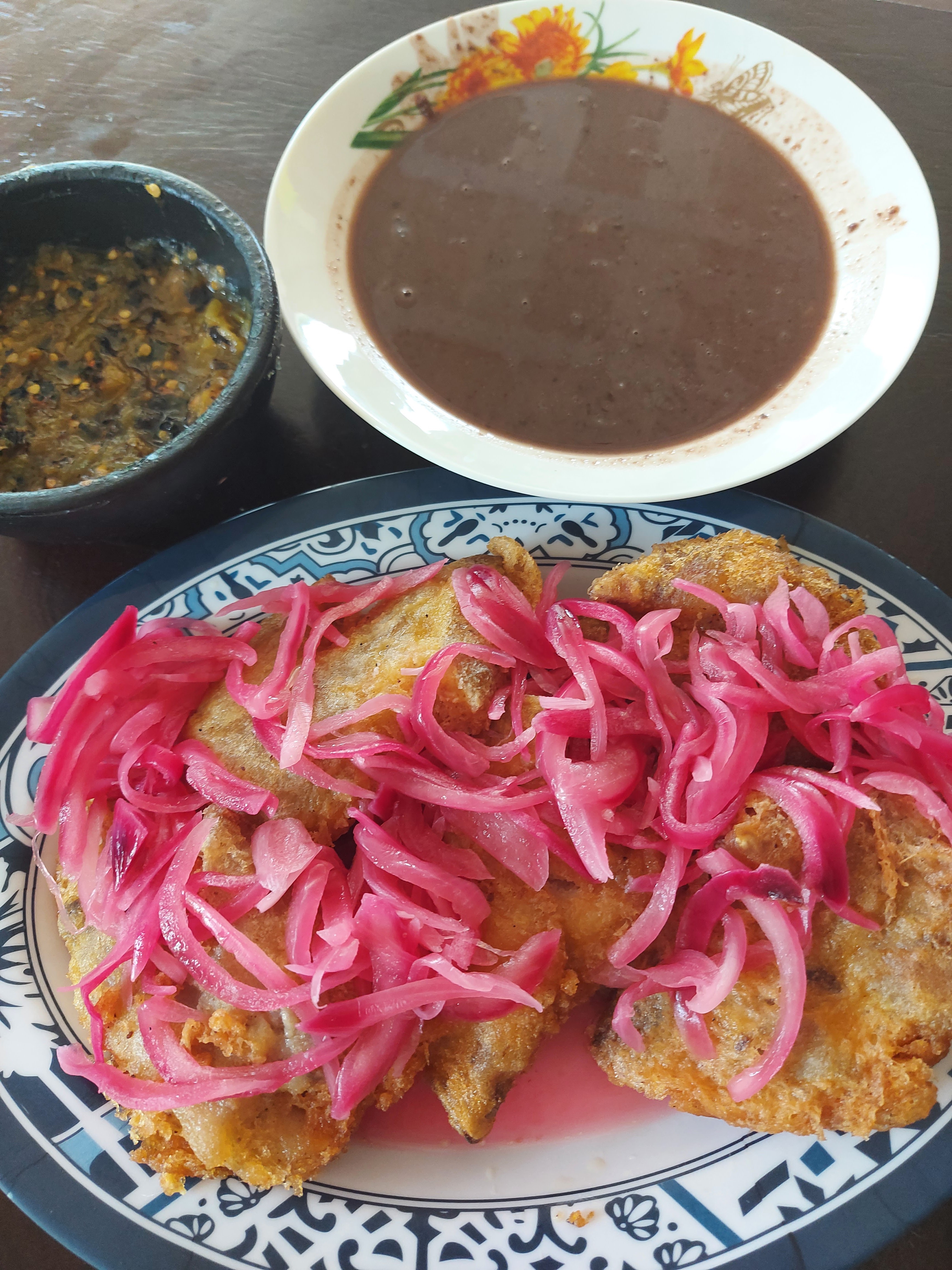 Antojitos y cocina económica Mami Blue image 2