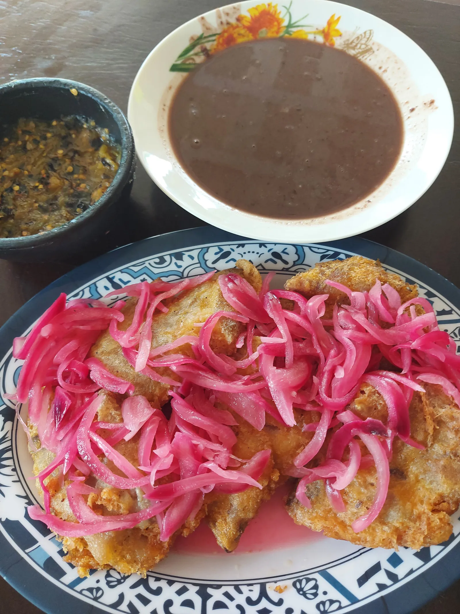 Antojitos y cocina económica Mami Blue image 2