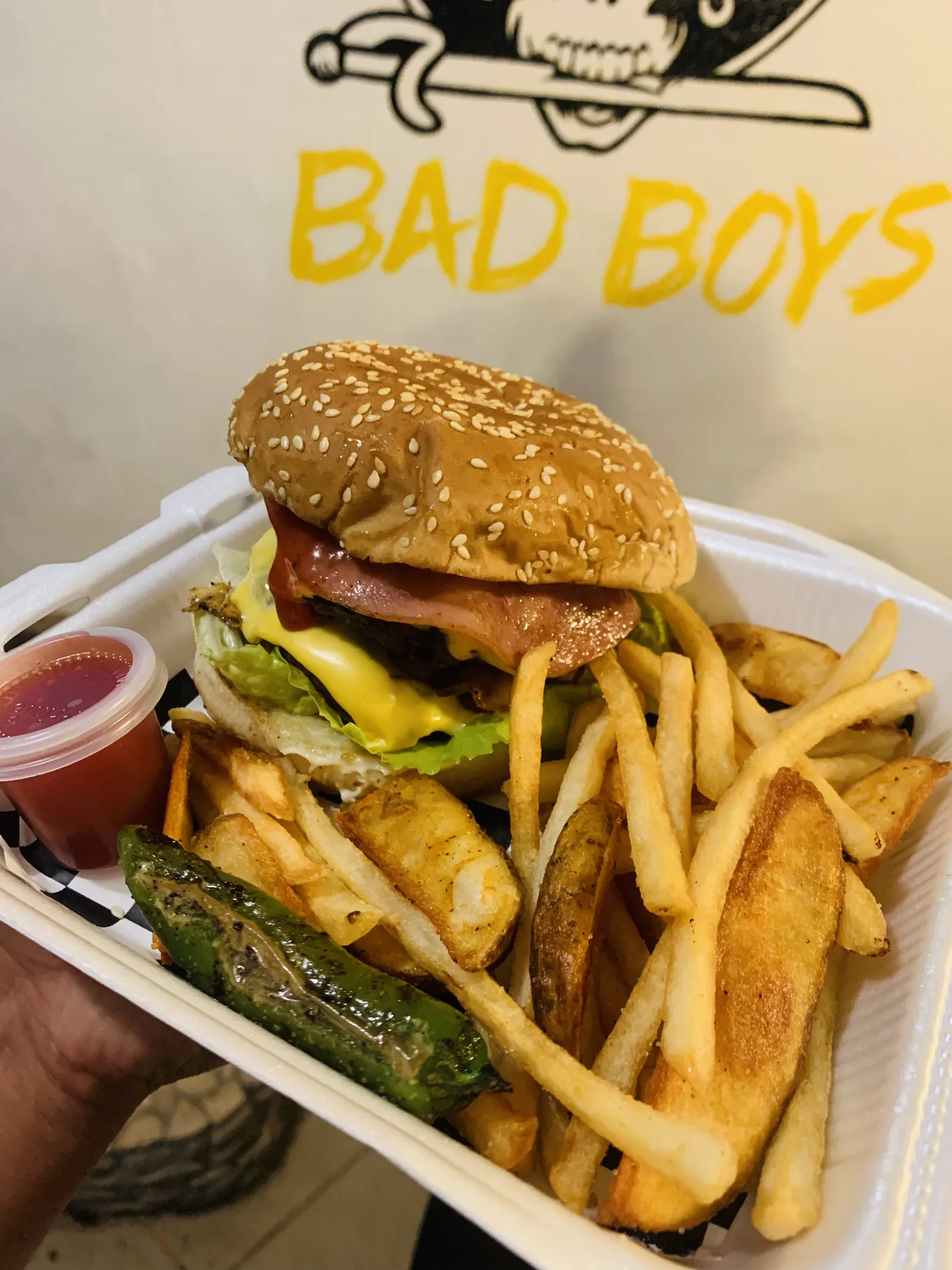 Alitas y hamburguesas Bad boys image 3
