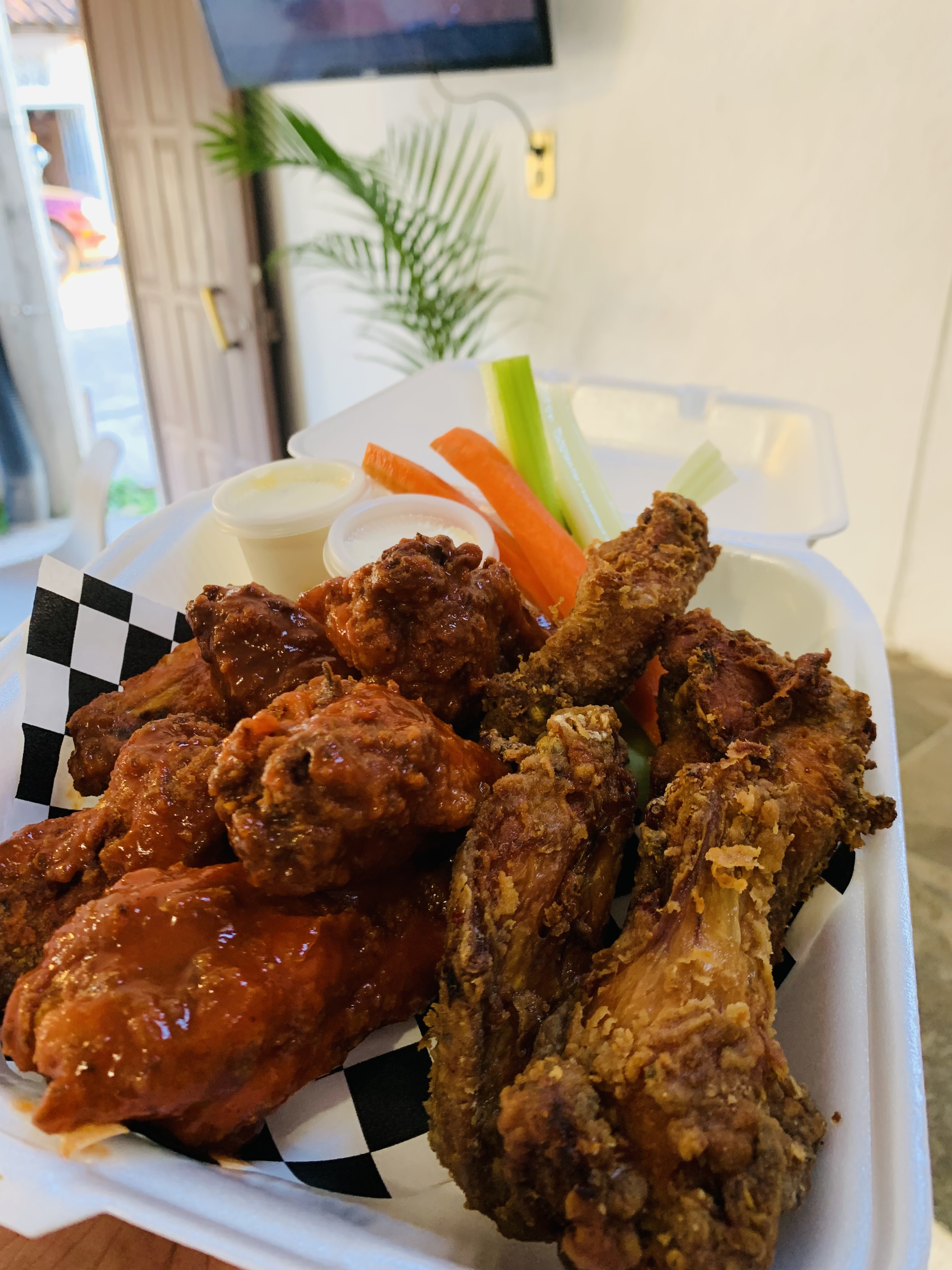 Alitas y hamburguesas Bad boys image 5