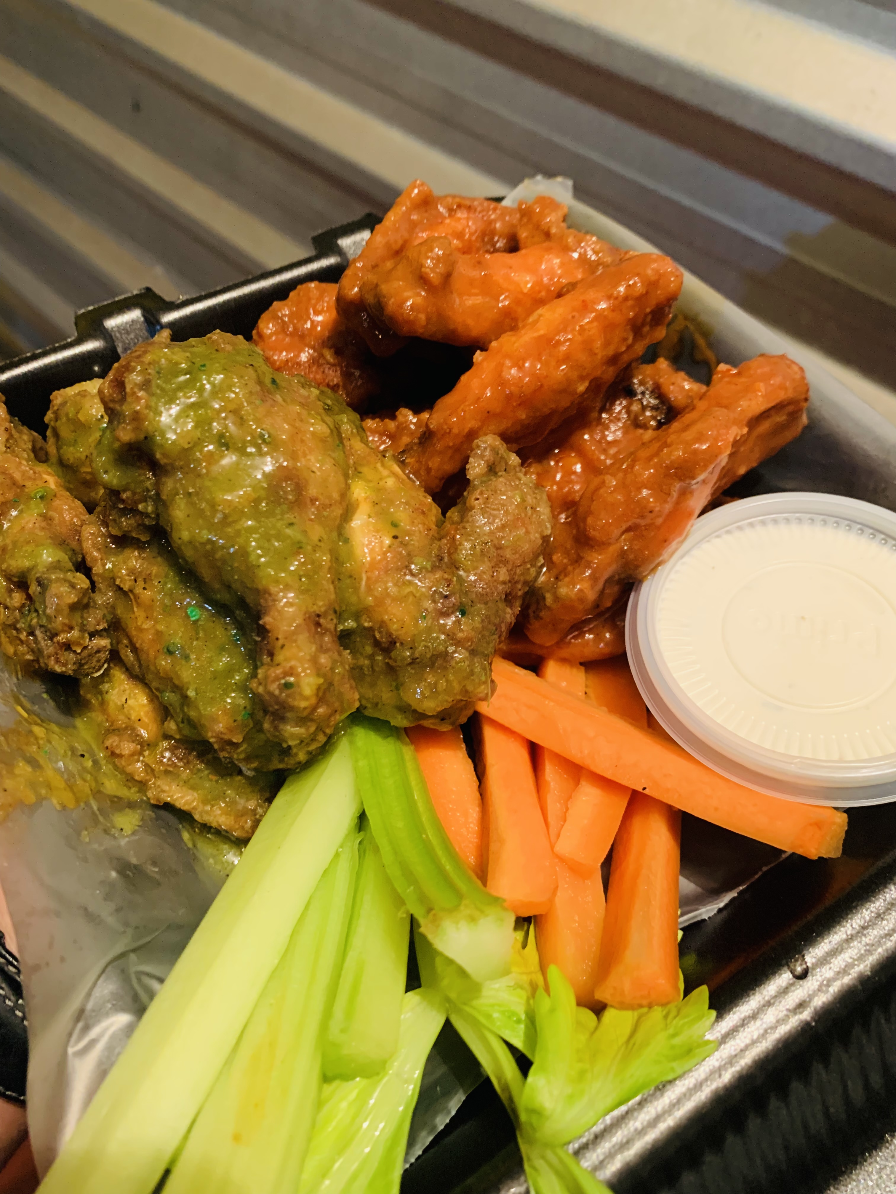 Alitas y hamburguesas Bad boys image 9