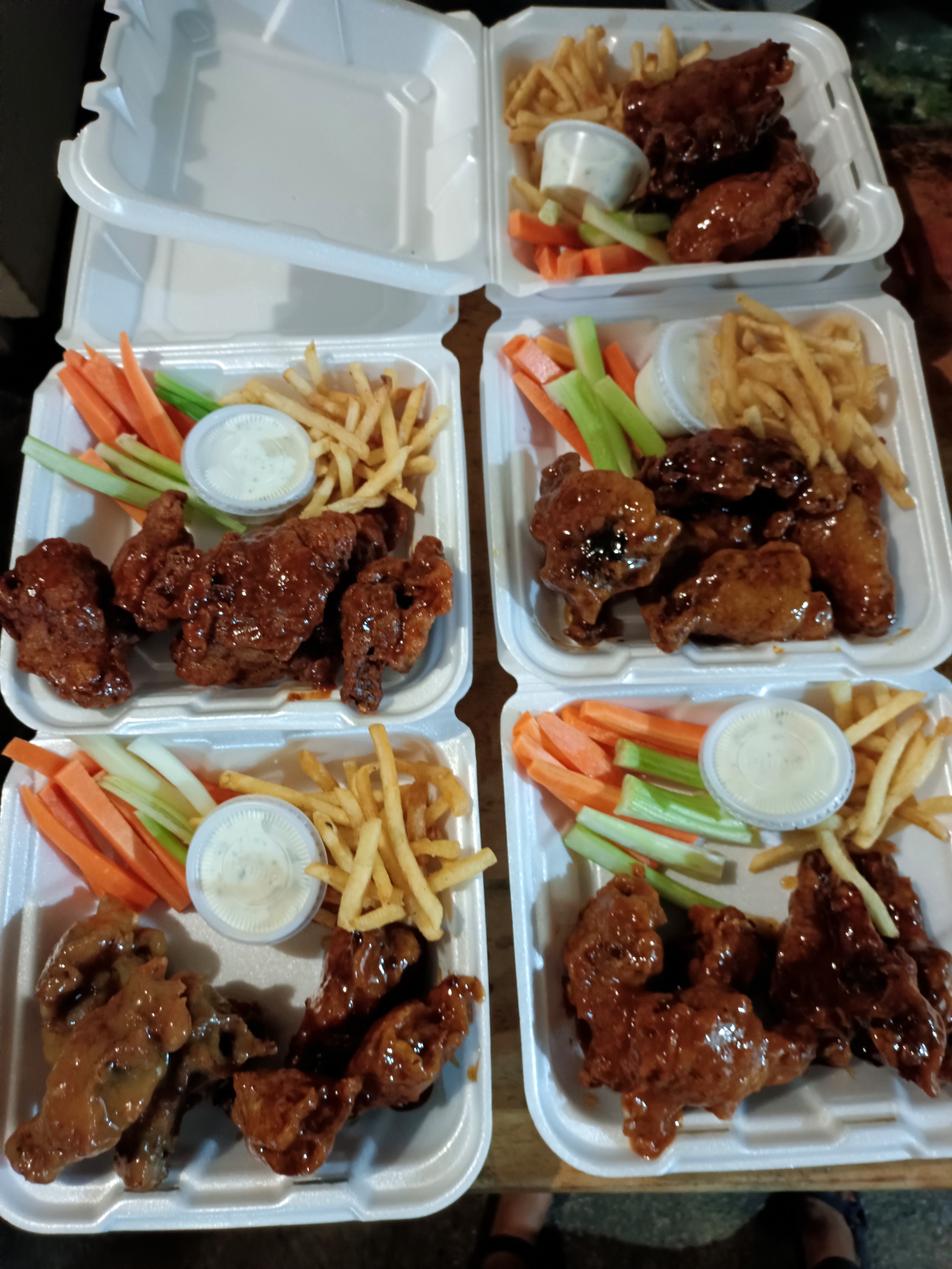 Las Alitas San jeronimito image 5