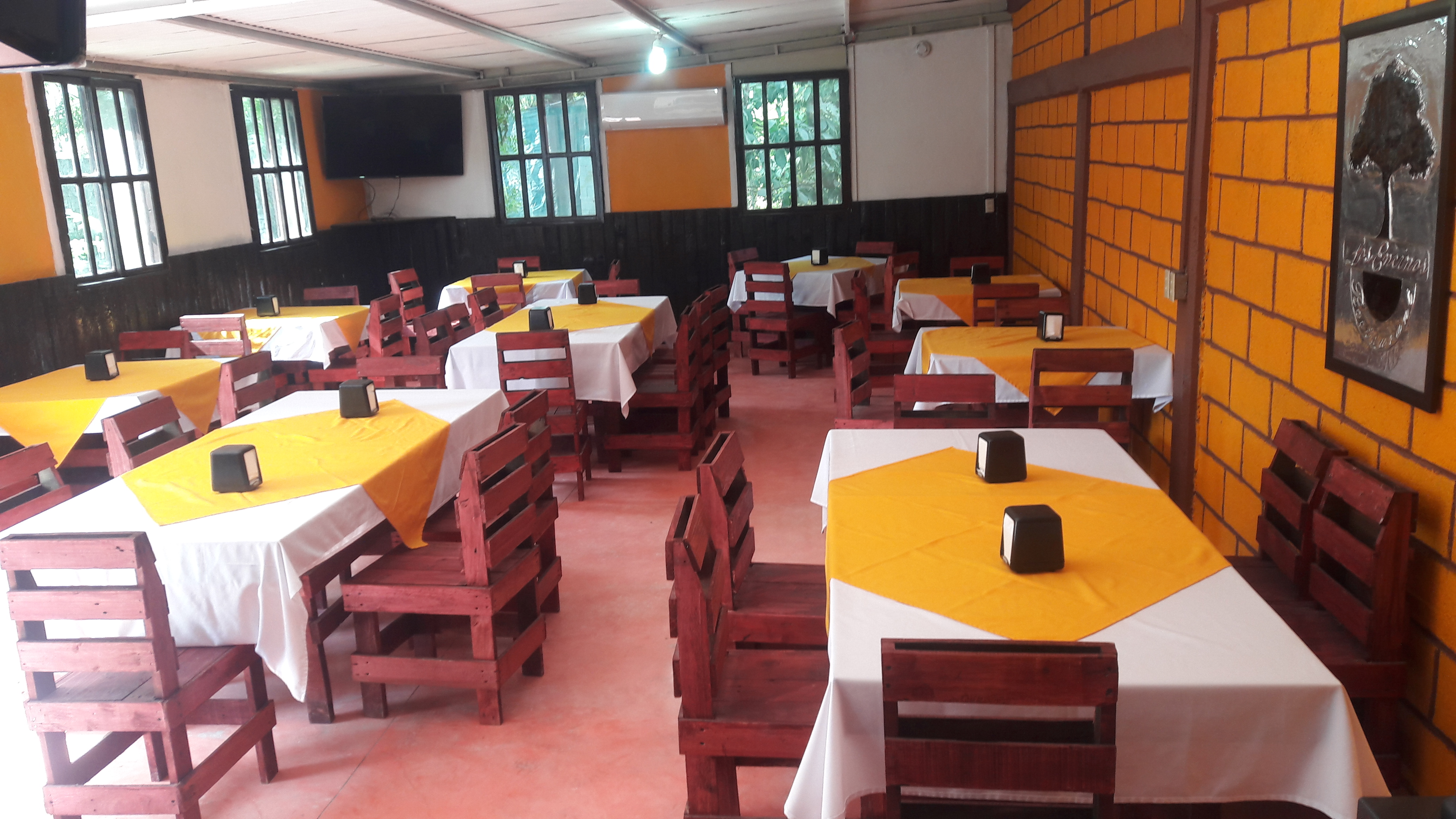 Los Encinos Restaurant image 1