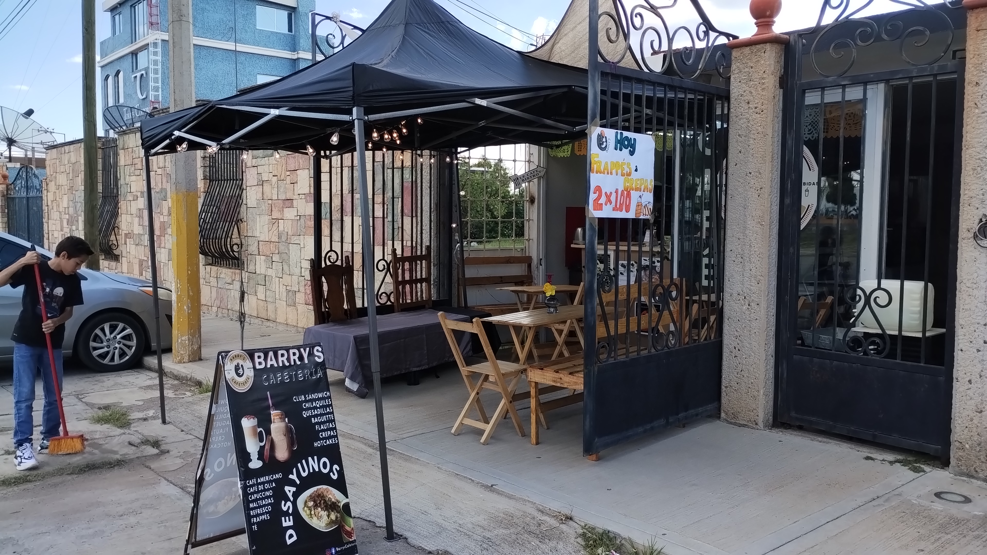 Barry's Cafetería image 1