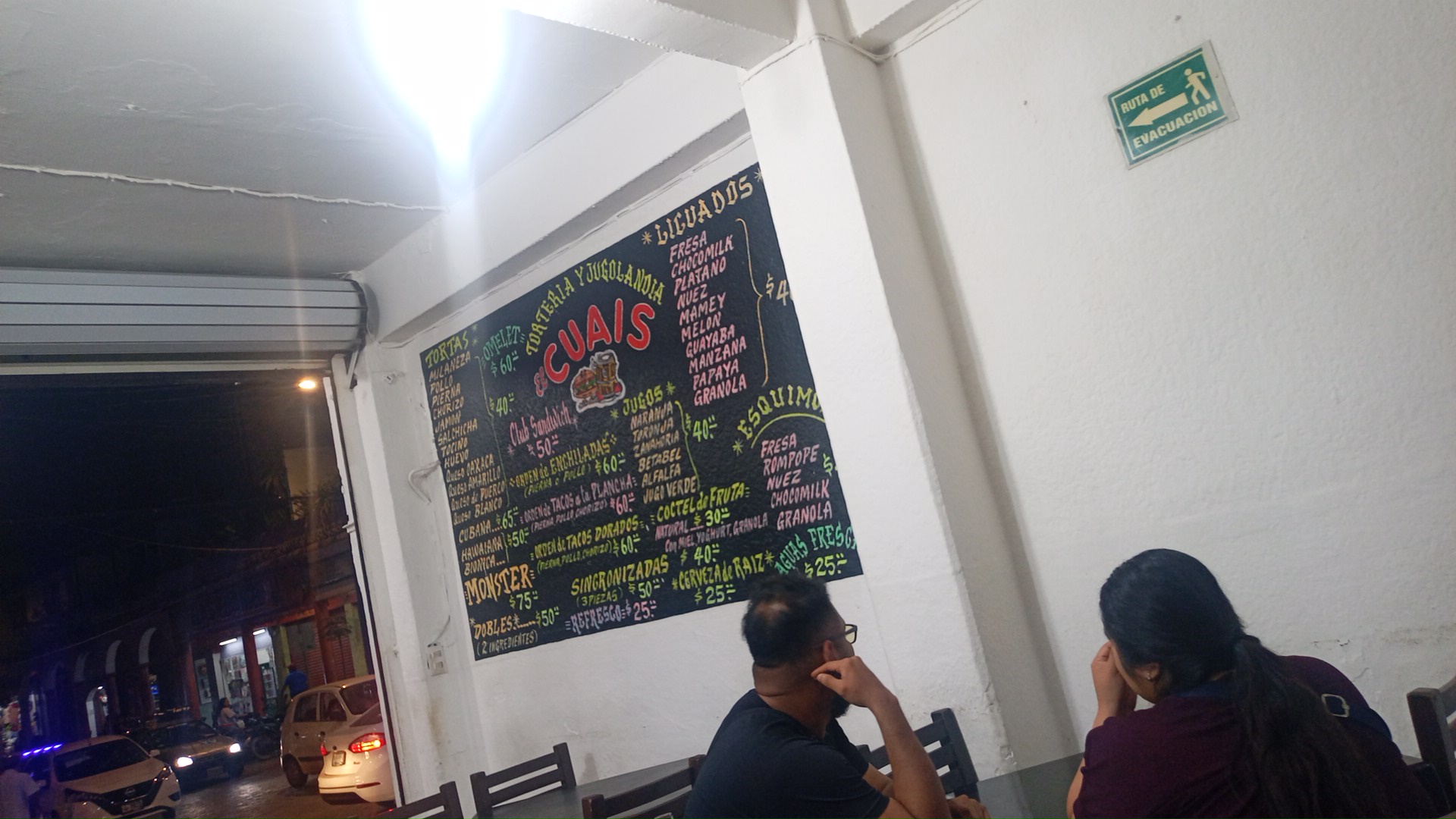 Torteria y jugeria "El Cuais" image 9