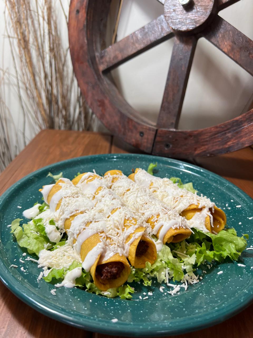 Chilaquiles La Carreta image 2