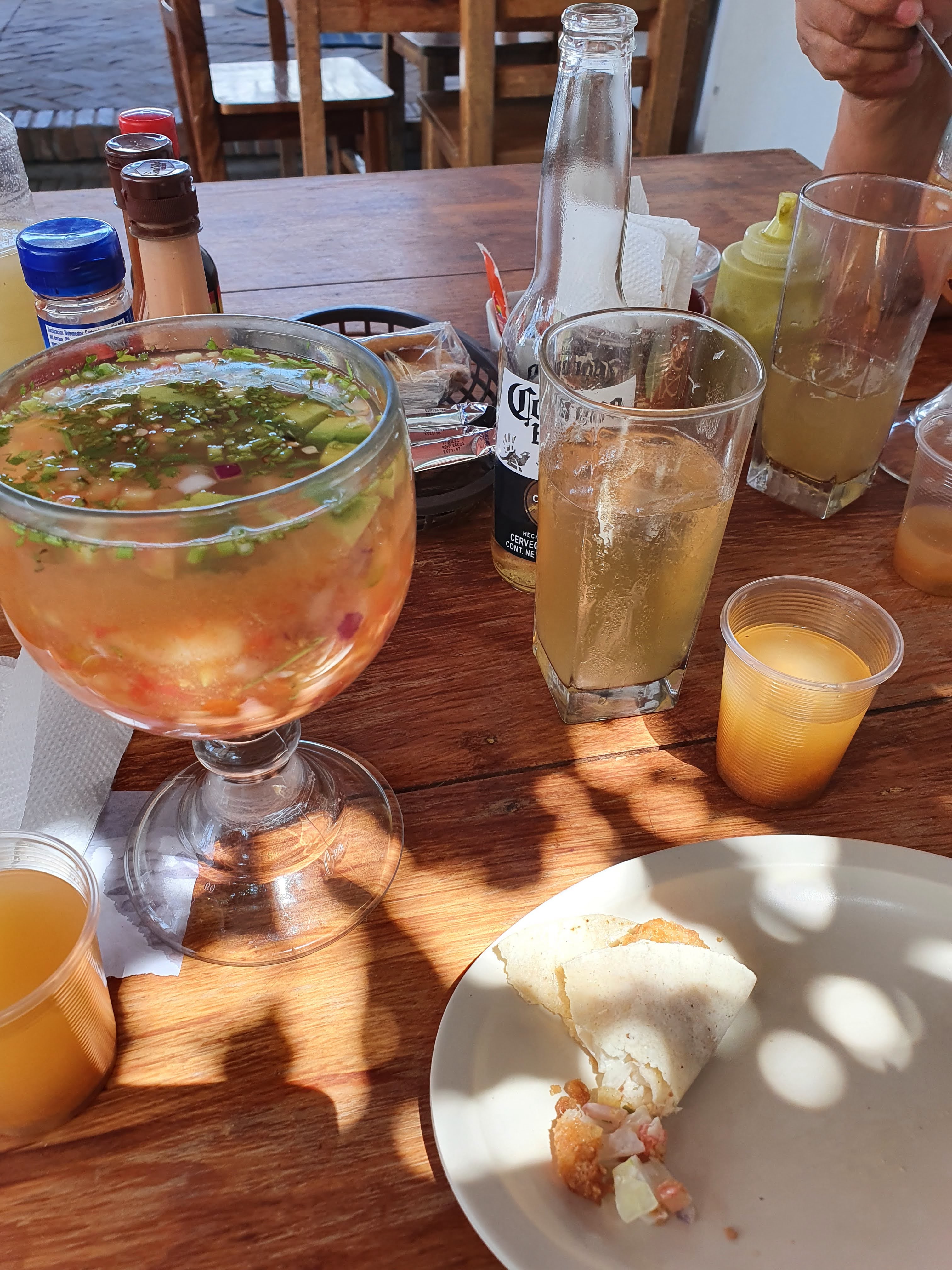 Mariscos & Cruderia La Cruz image 2