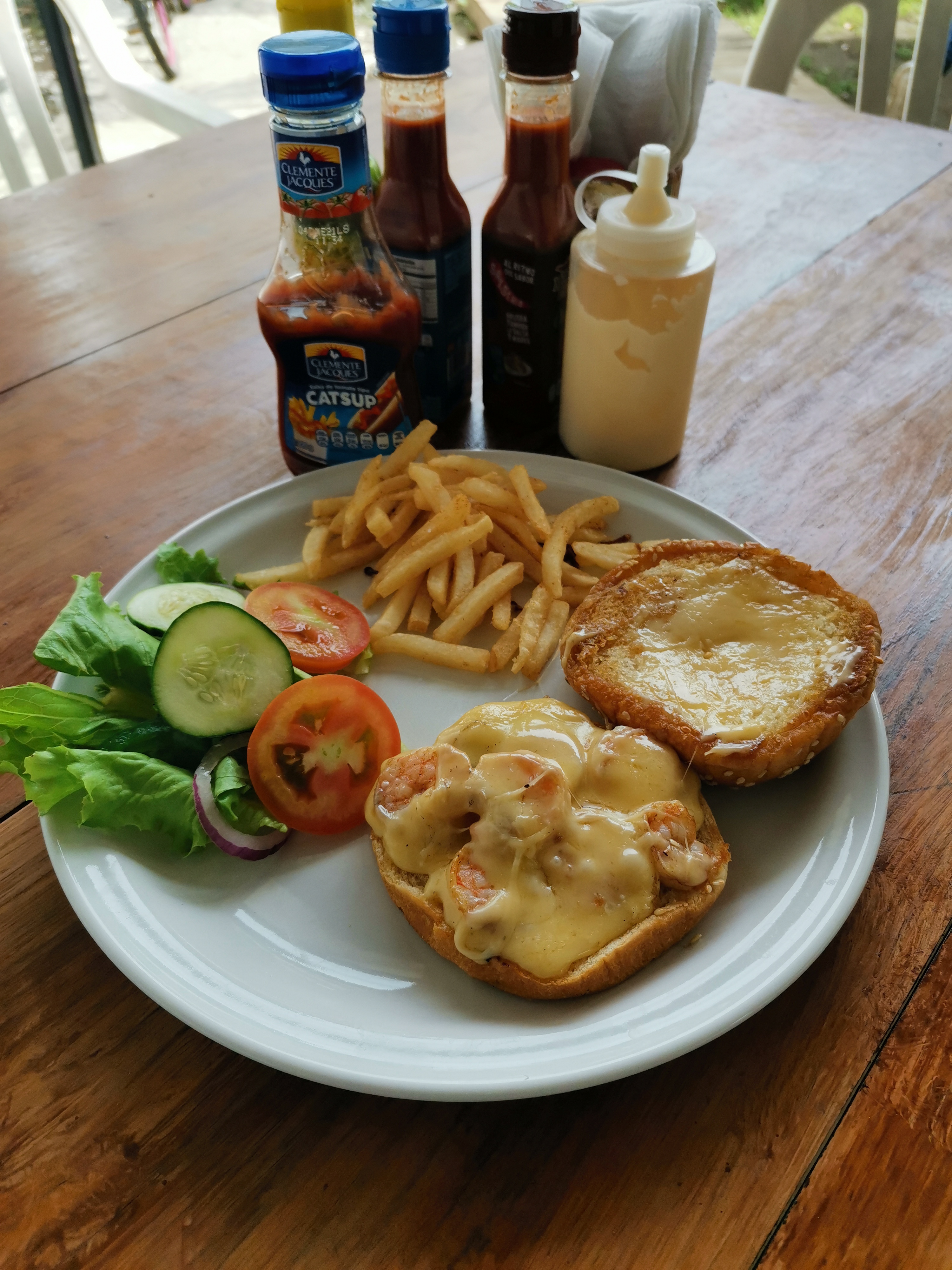 Mariscos & Cruderia La Cruz image 9