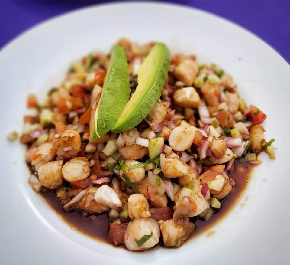 Mariscos & Cruderia La Cruz image 10