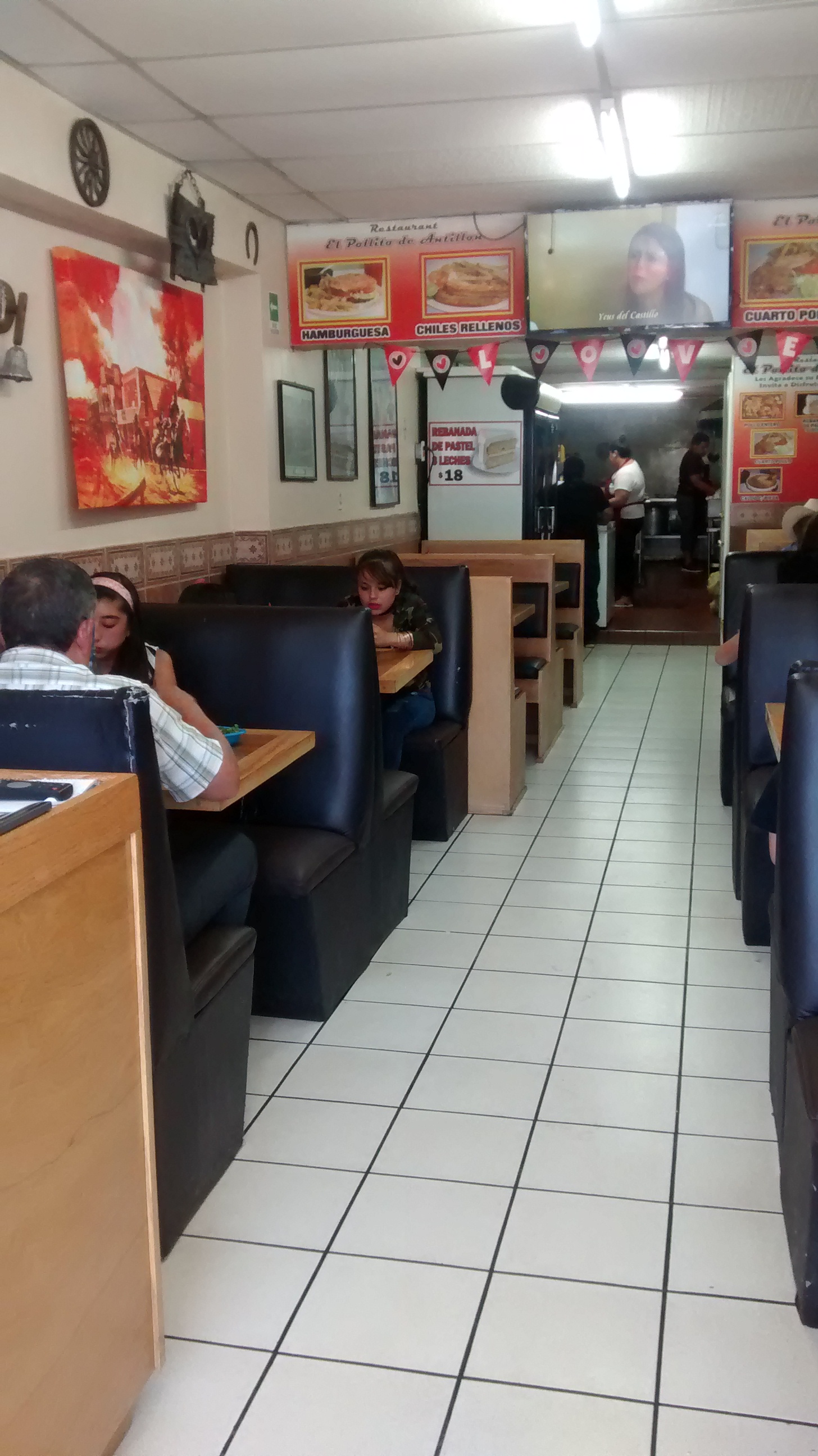 El Pollito de Antillon image 4