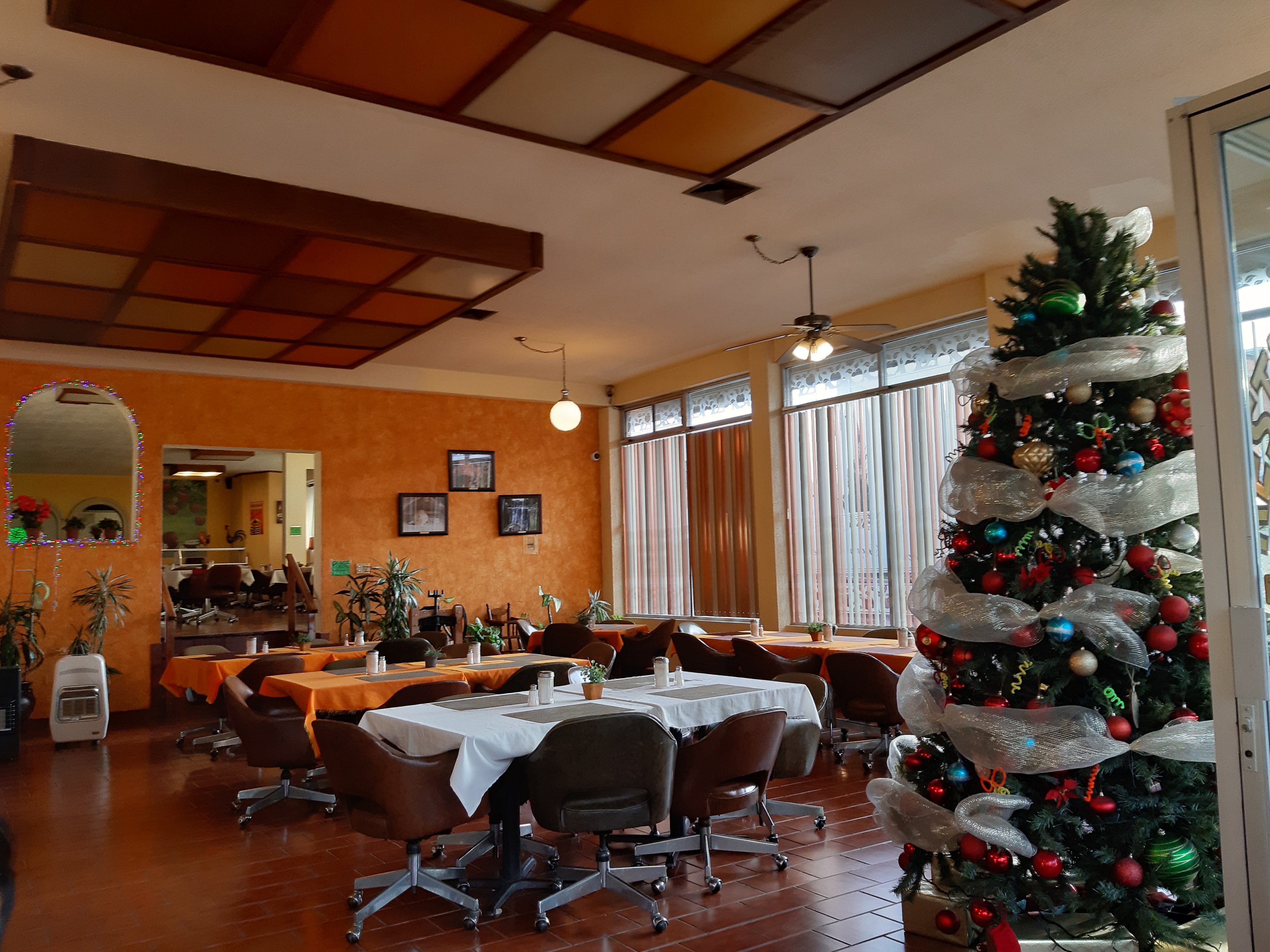 Restaurant Y Cafeteria El Den image 1