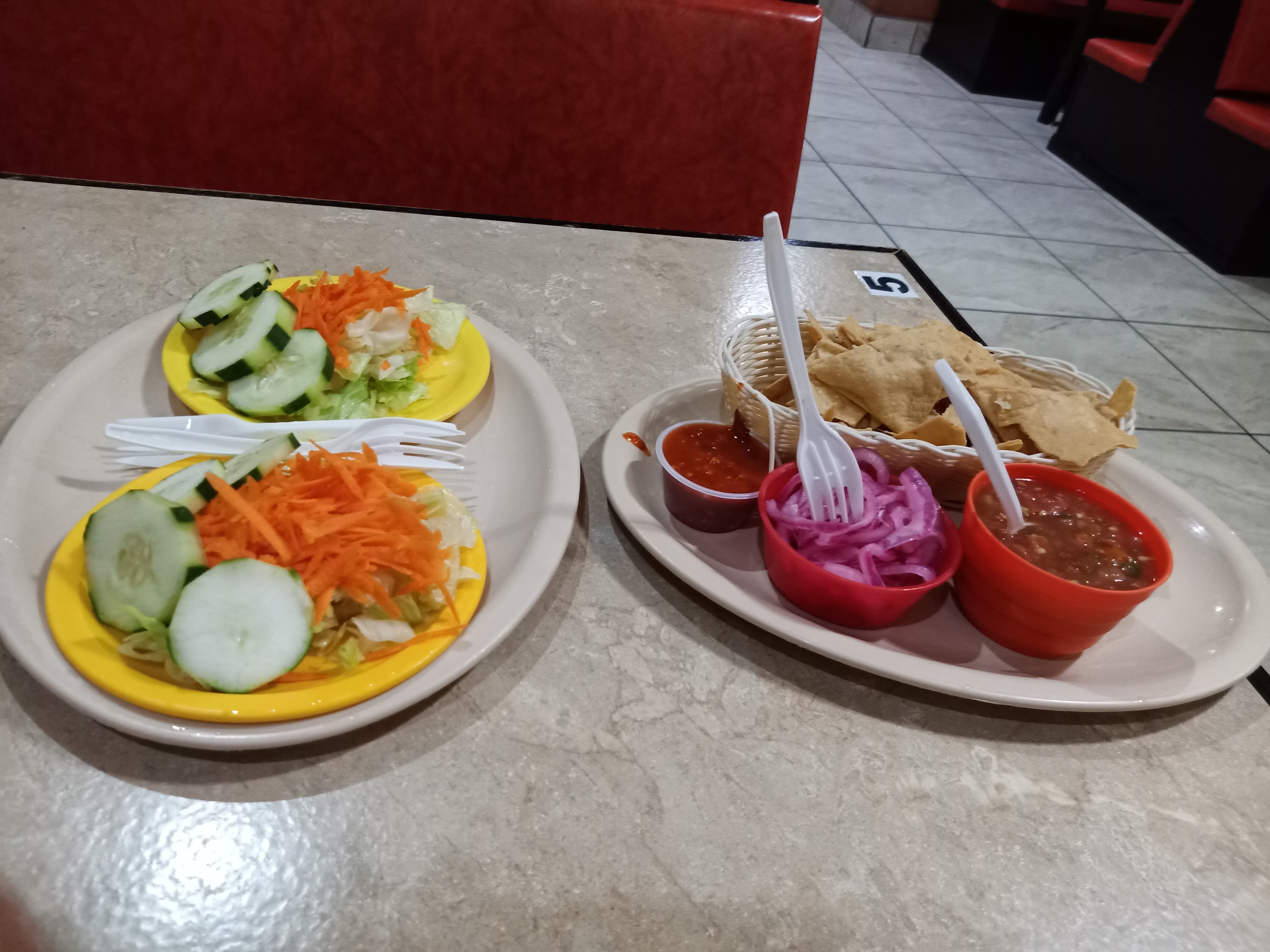 El Pollo Giro Restaurant image 2